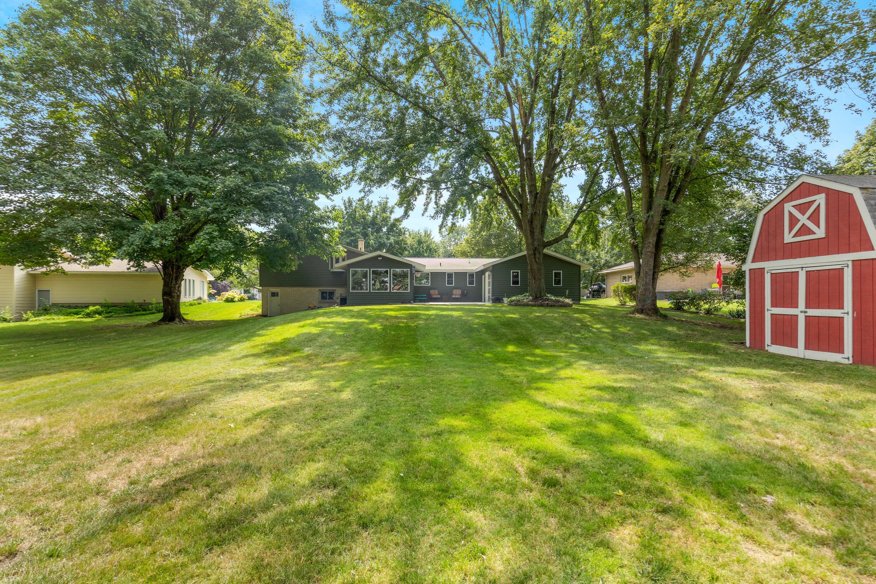 819 E Plainfield Court Zeeland MI 49464