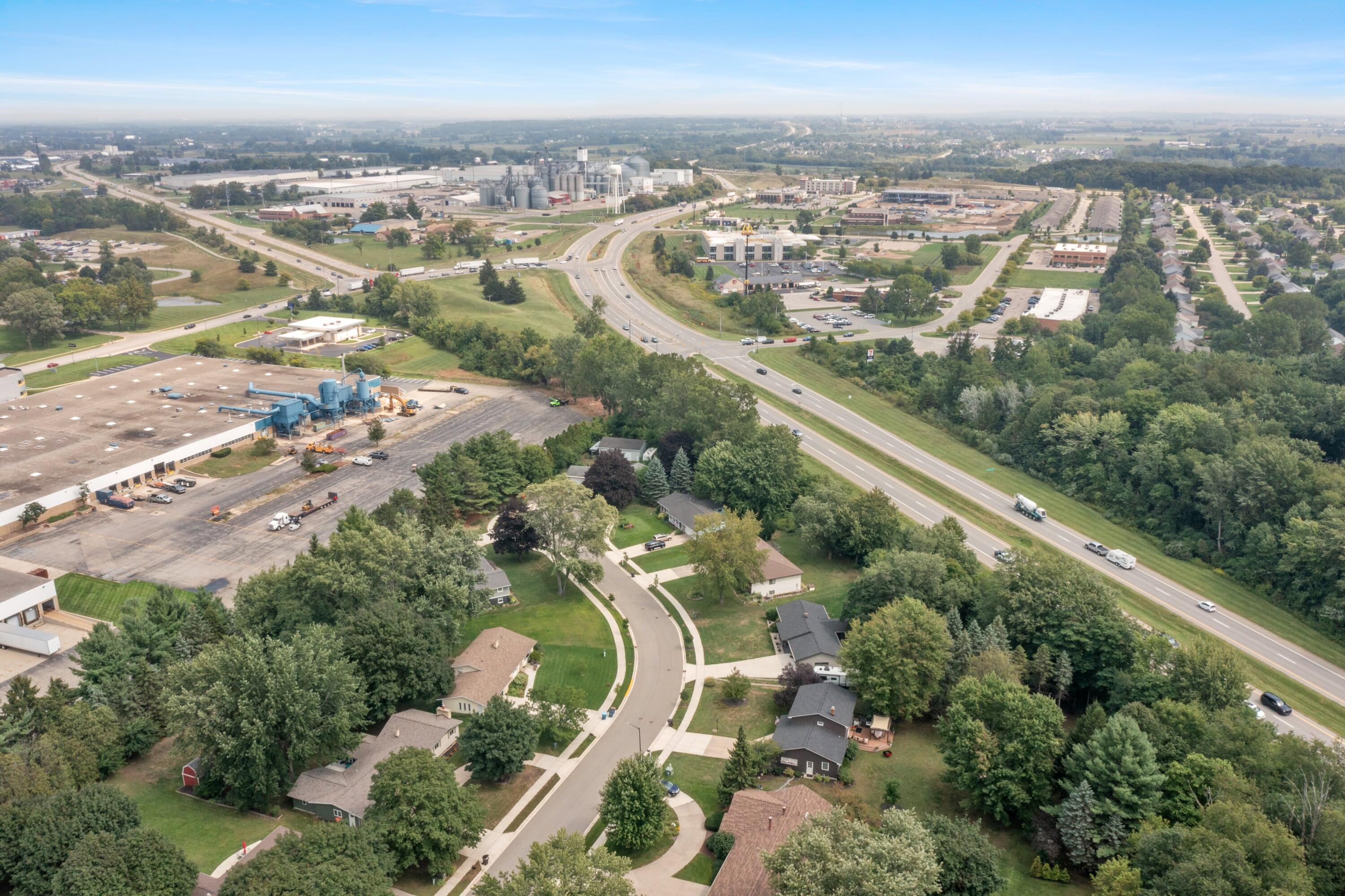 819 E Plainfield Court Zeeland MI 49464