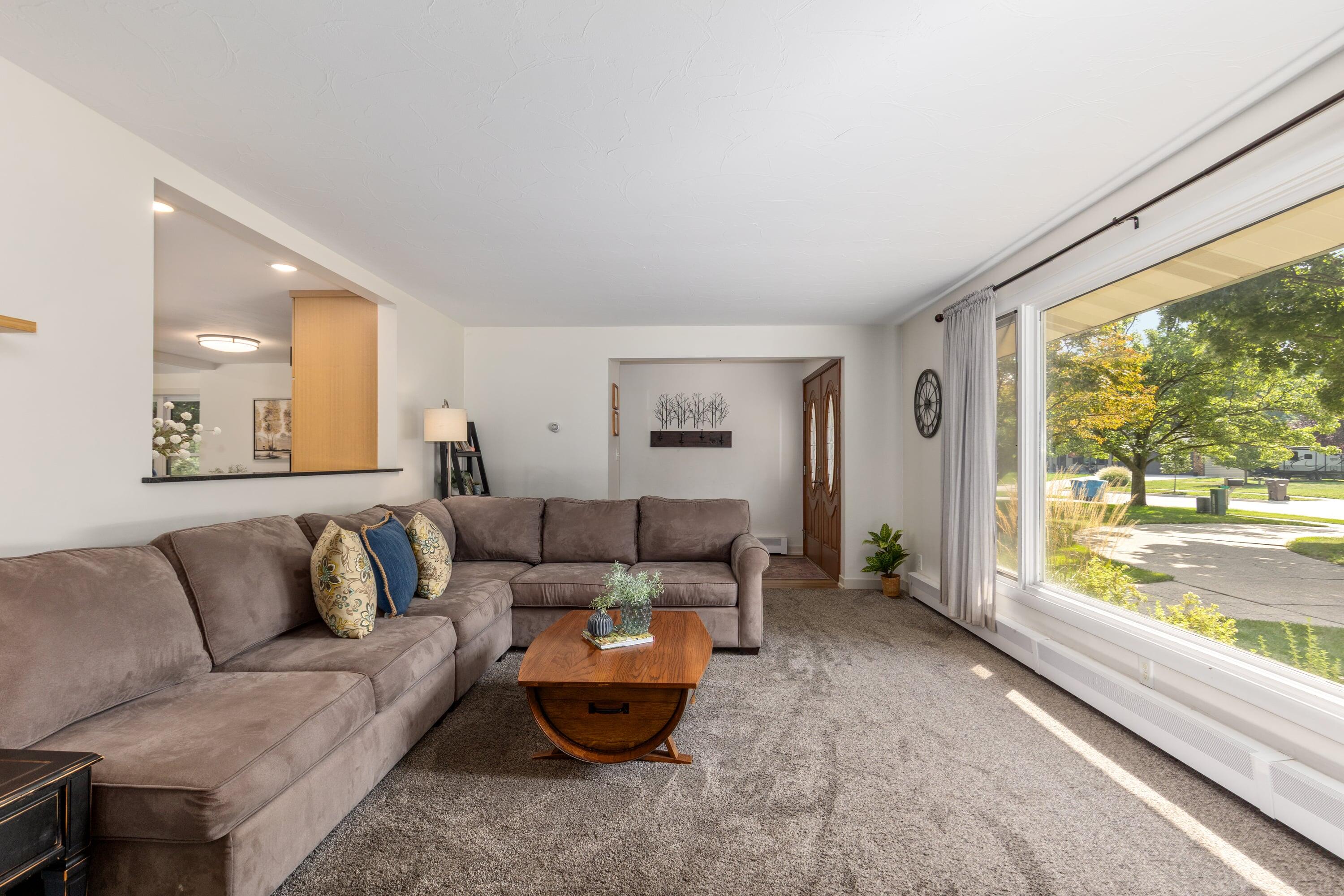 819 E Plainfield Court Zeeland MI 49464