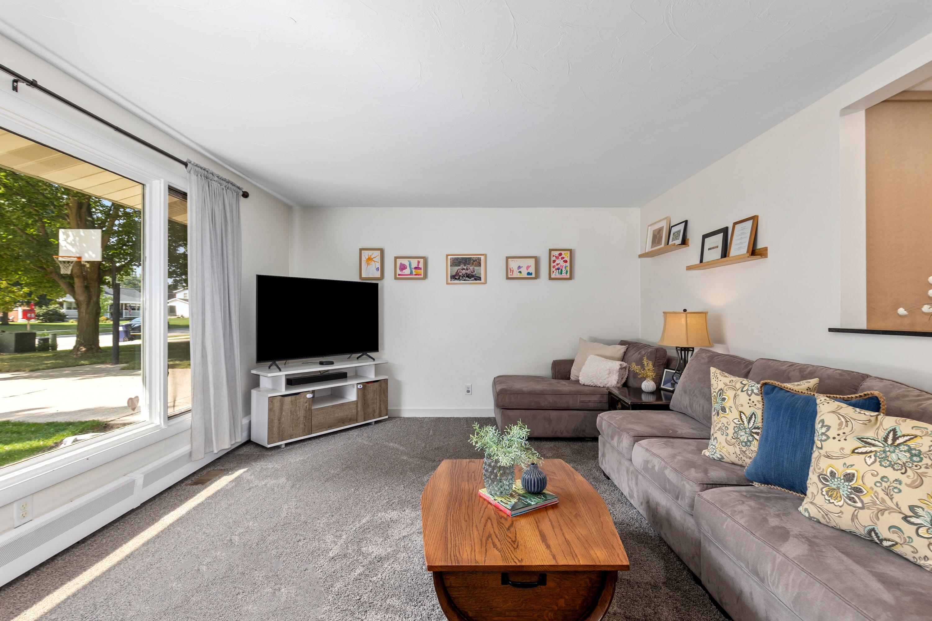 819 E Plainfield Court Zeeland MI 49464