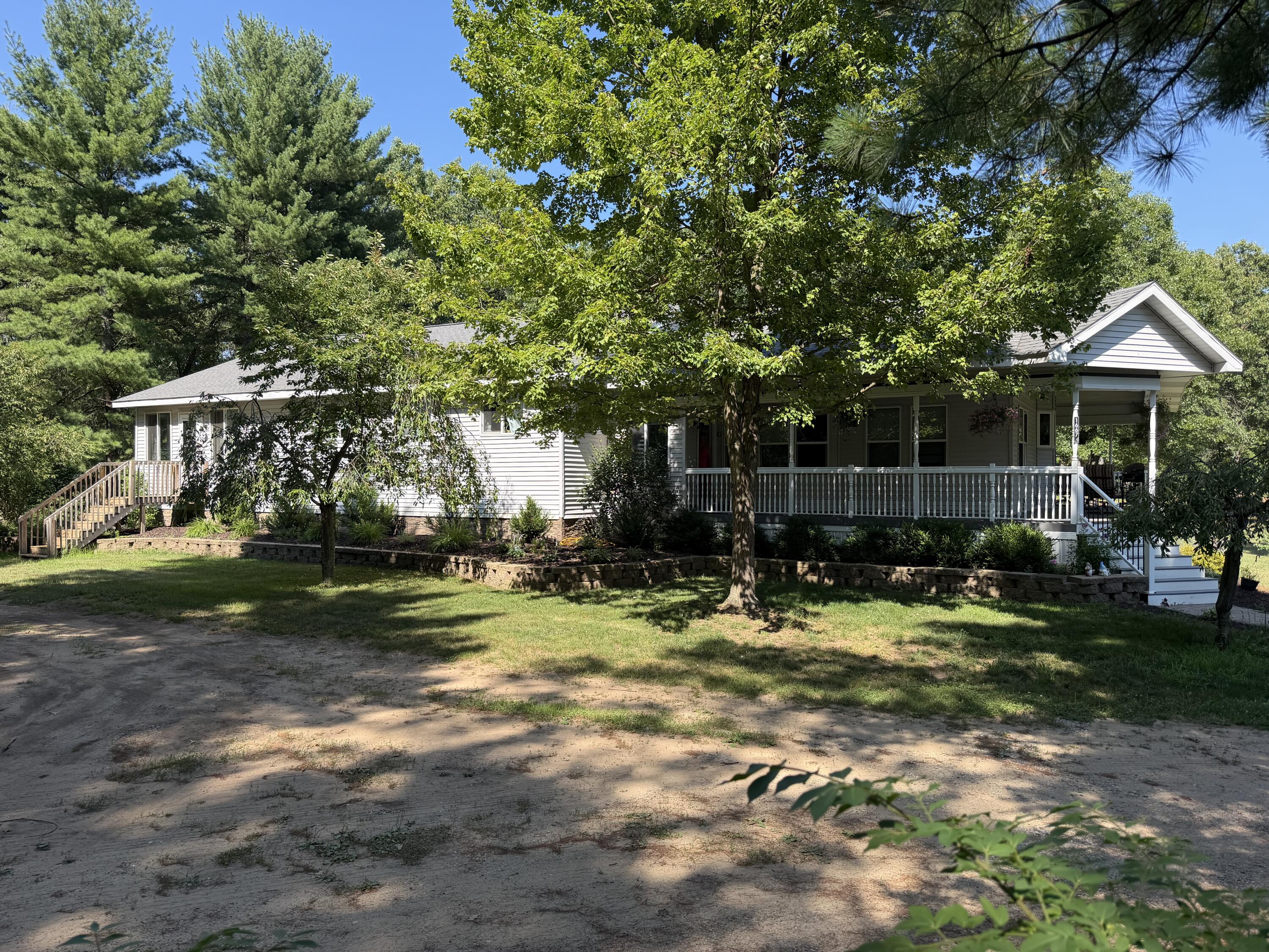 1667 Oakwood Trail Allegan MI 49010