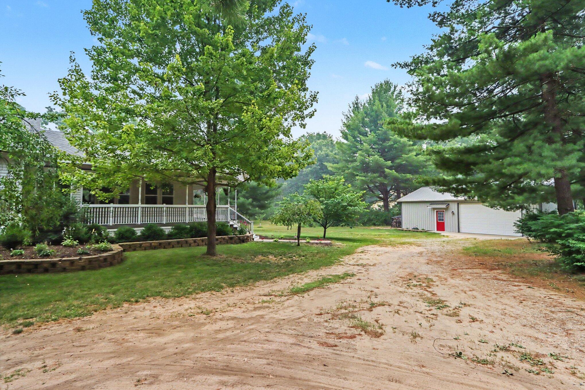 1667 Oakwood Trail Allegan MI 49010