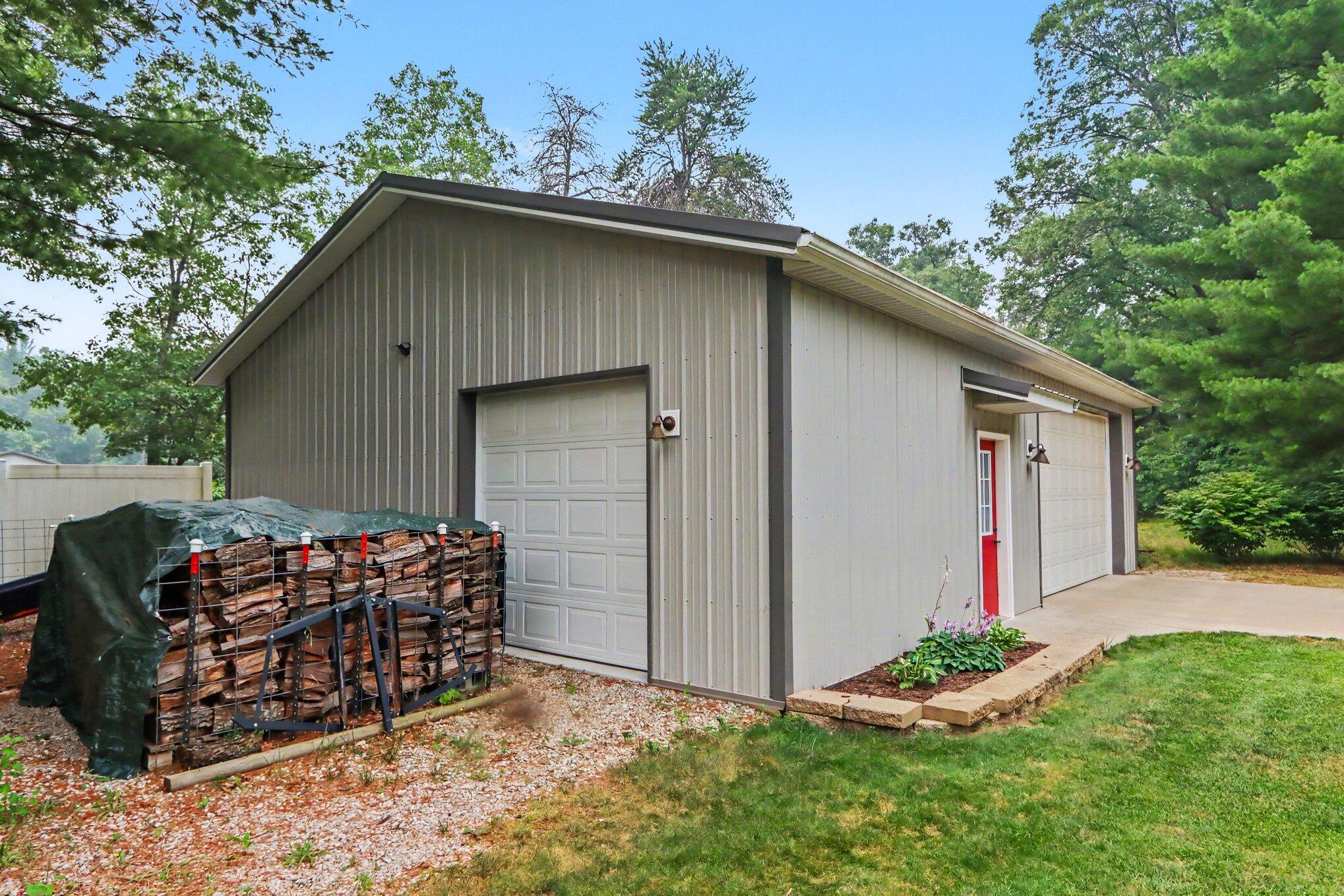 1667 Oakwood Trail Allegan MI 49010
