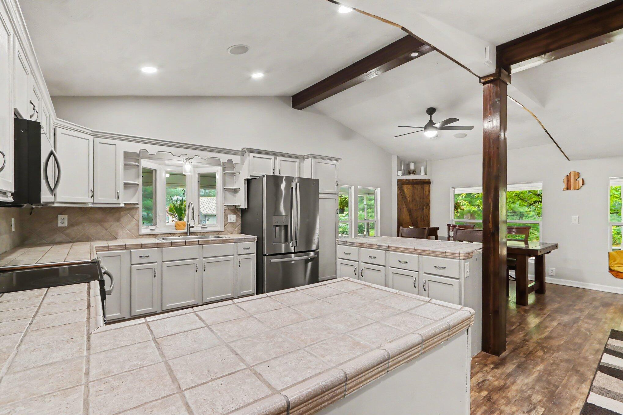 1667 Oakwood Trail Allegan MI 49010