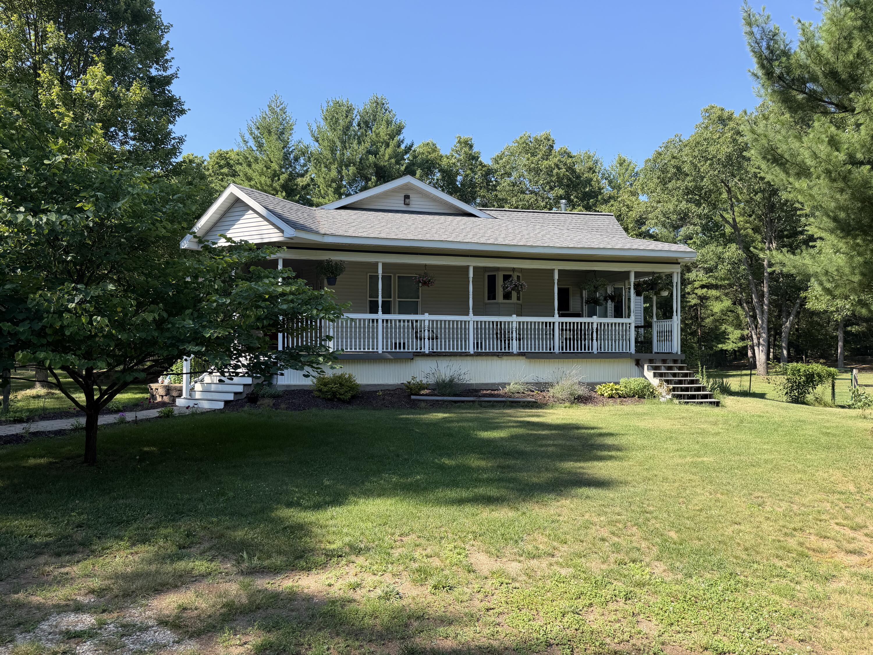 1667 Oakwood Trail Allegan MI 49010