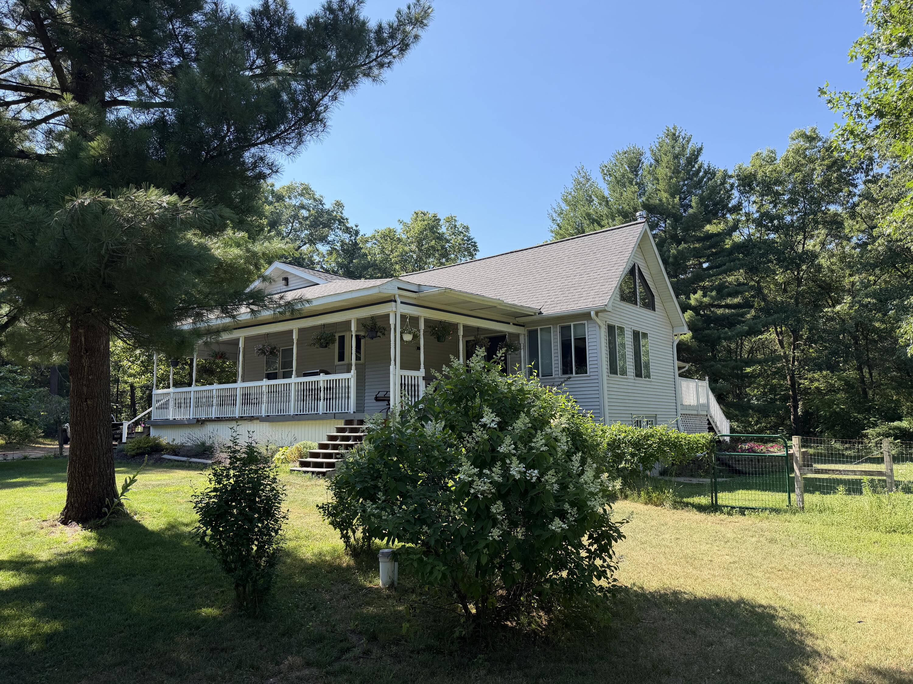 1667 Oakwood Trail Allegan MI 49010