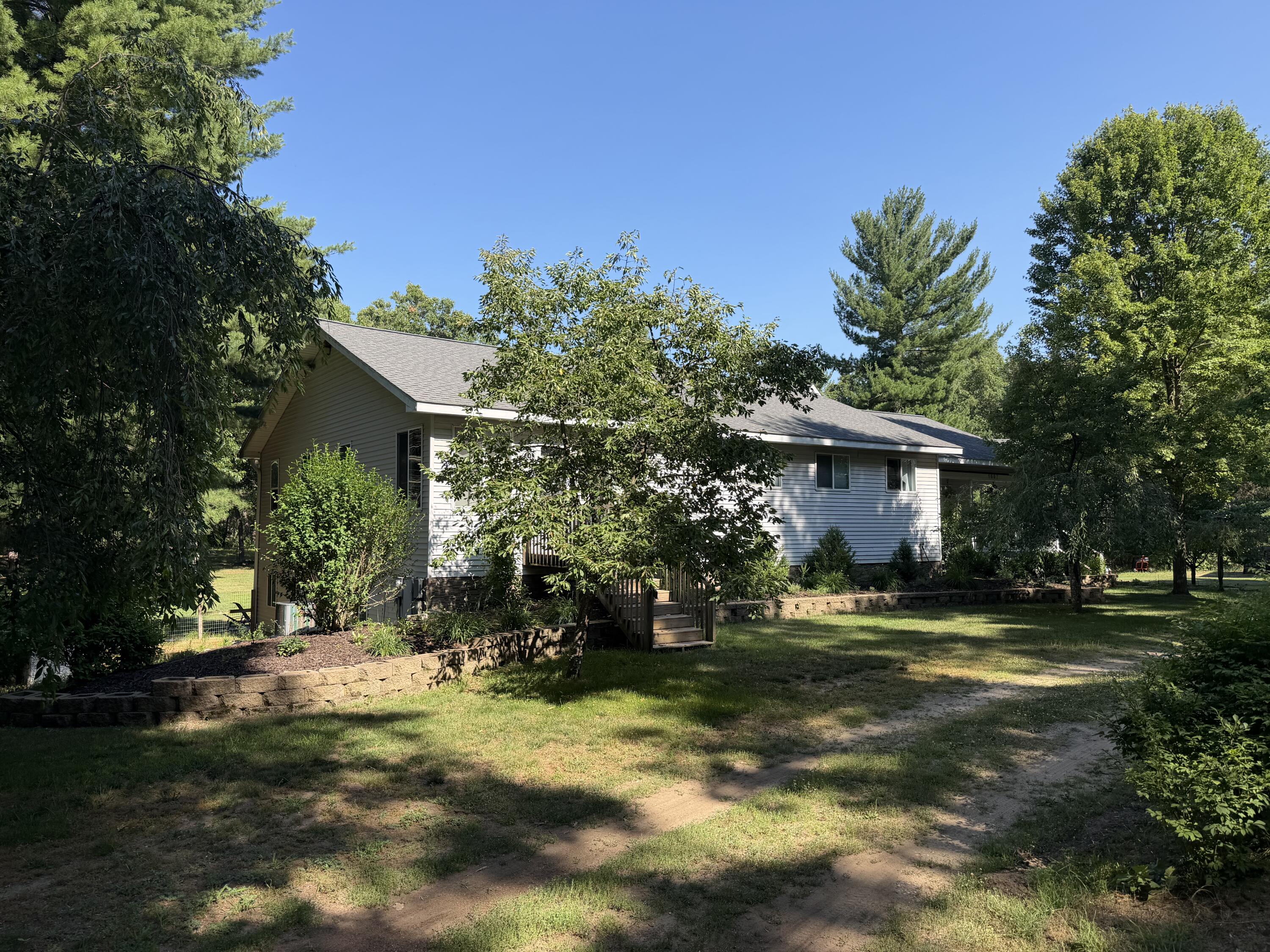 1667 Oakwood Trail Allegan MI 49010