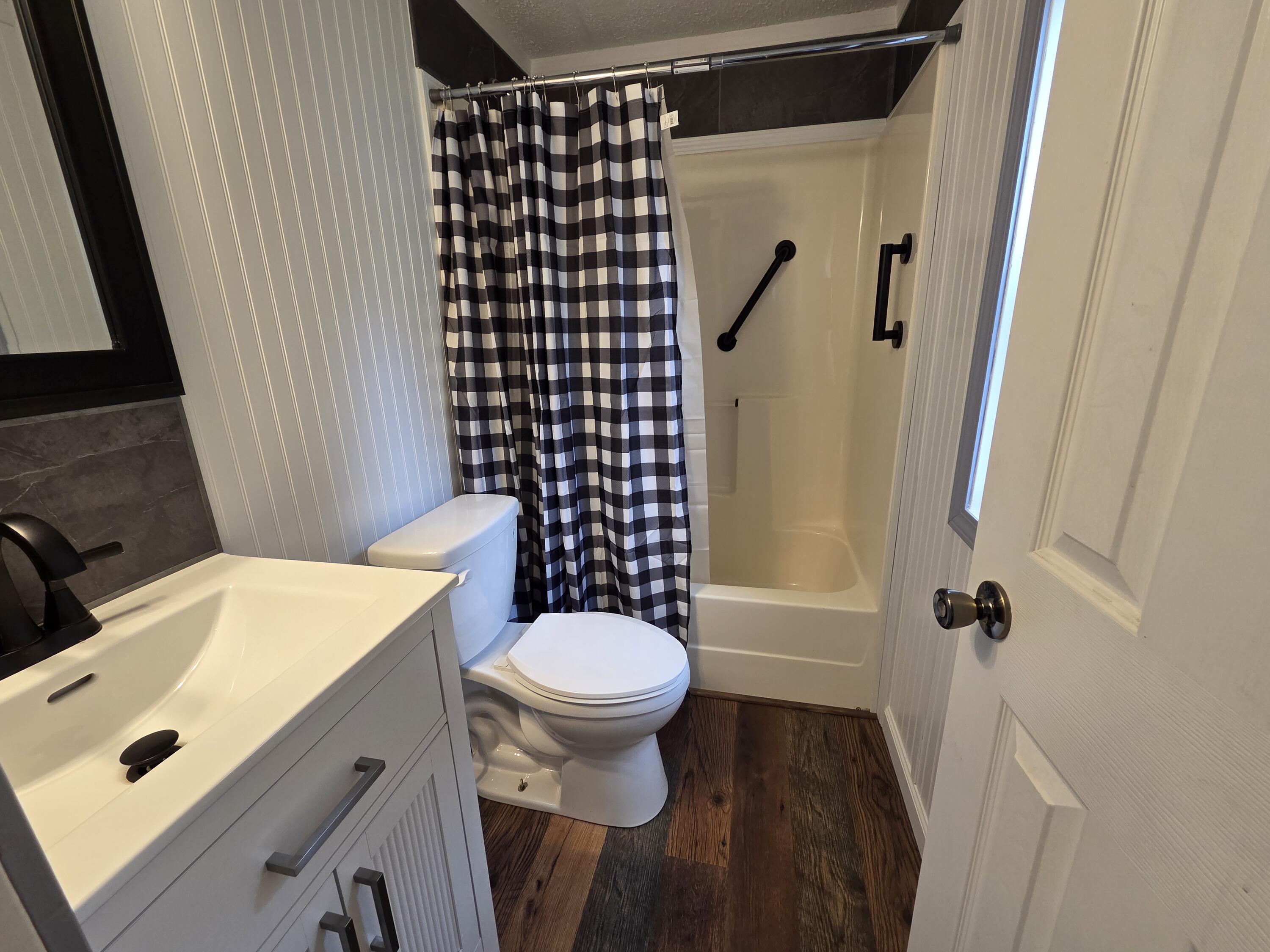 27 Locust Court Muskegon MI 49445