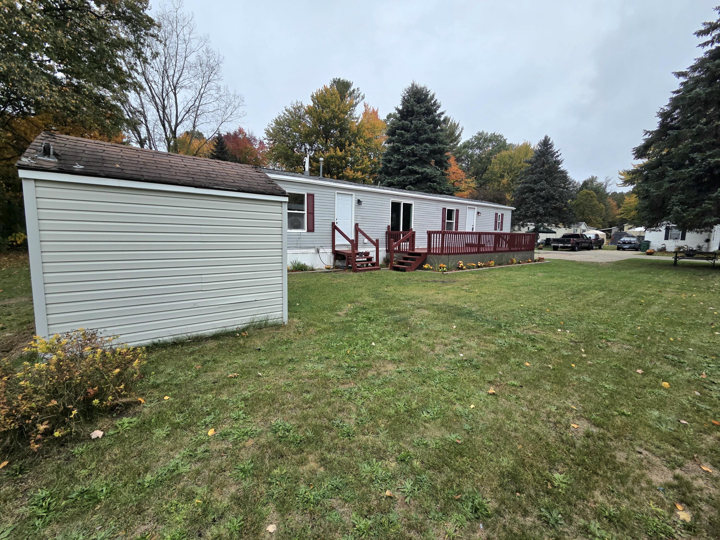 27 Locust Court Muskegon MI 49445