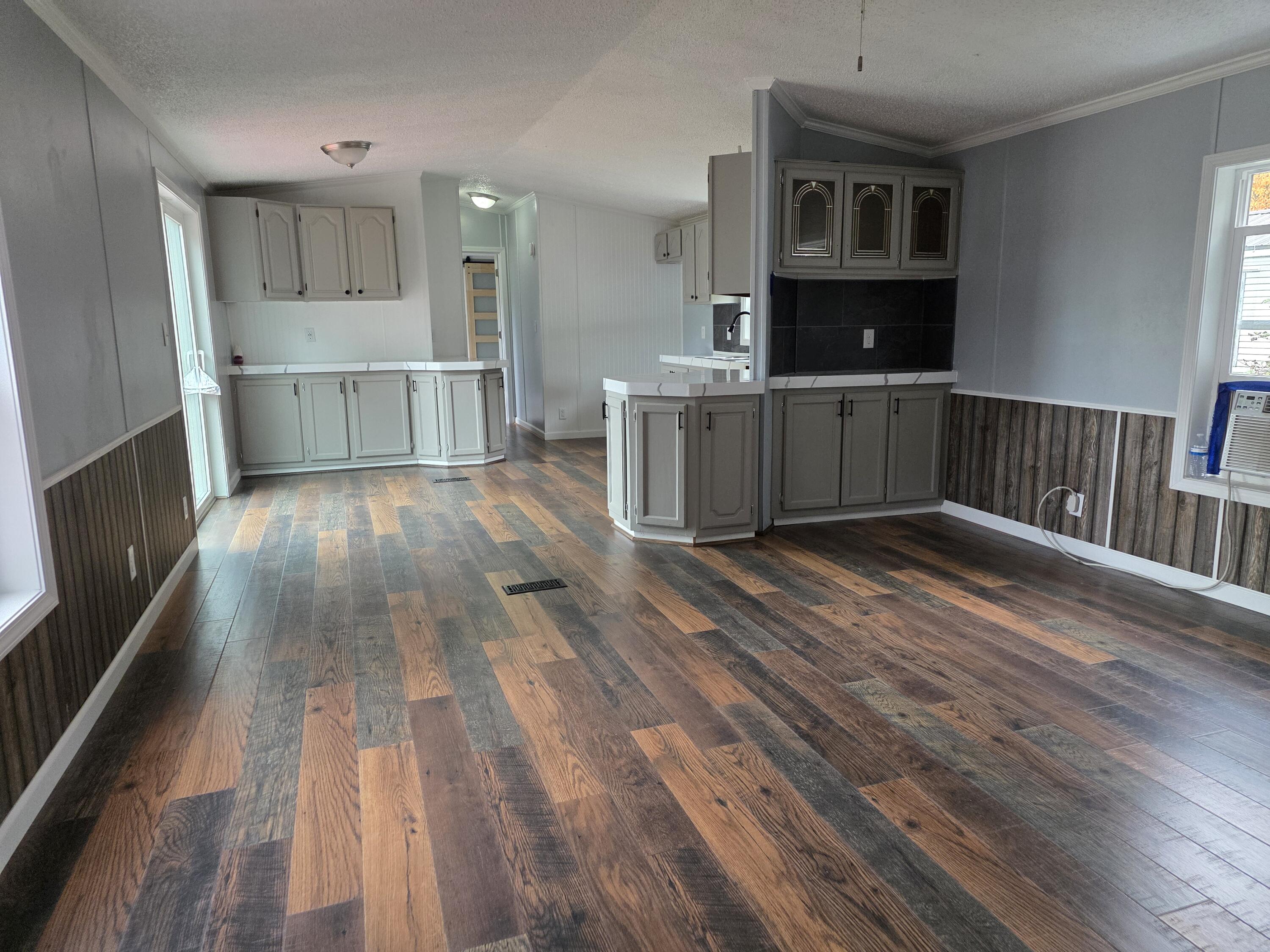 27 Locust Court Muskegon MI 49445