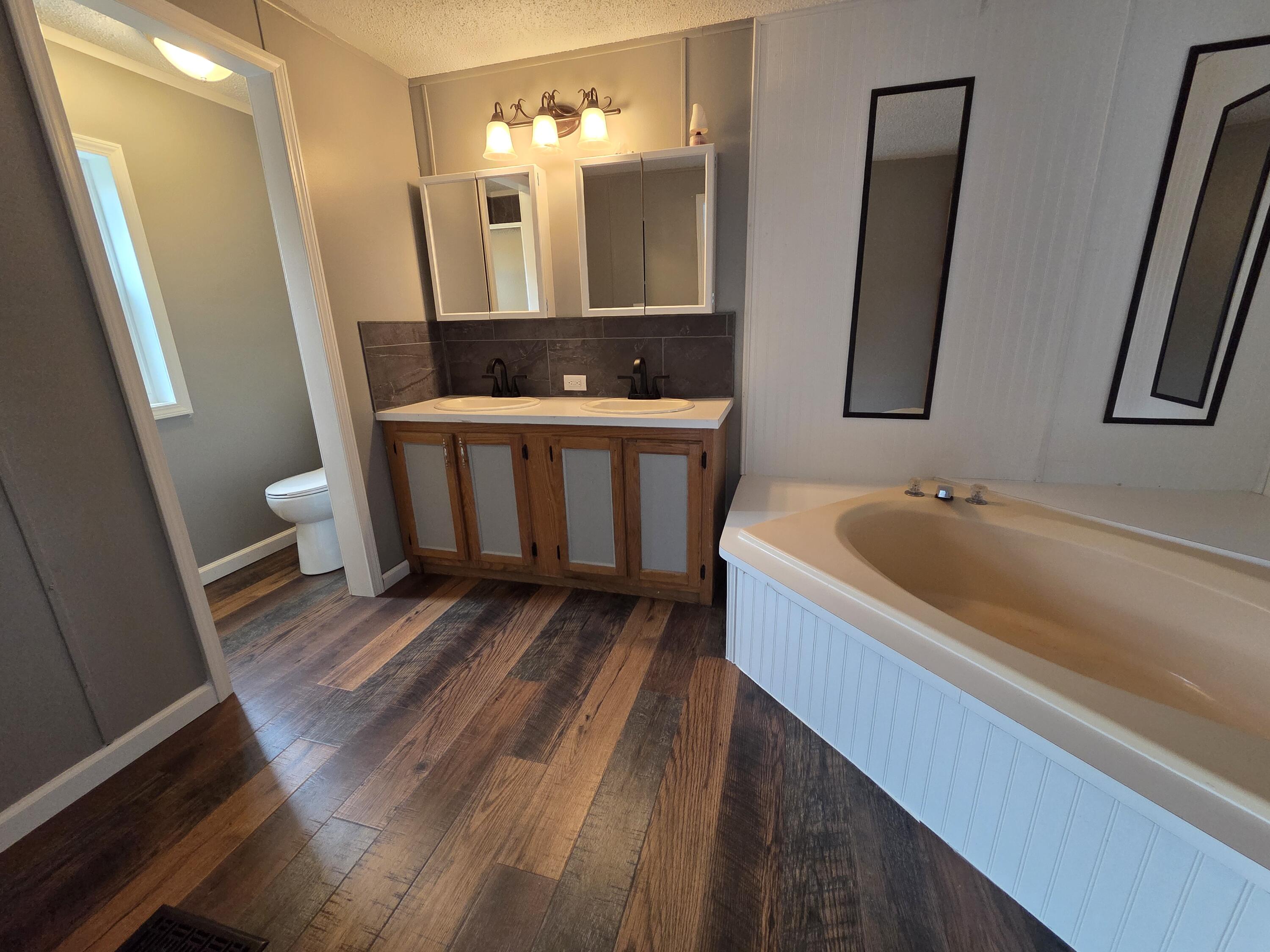 27 Locust Court Muskegon MI 49445