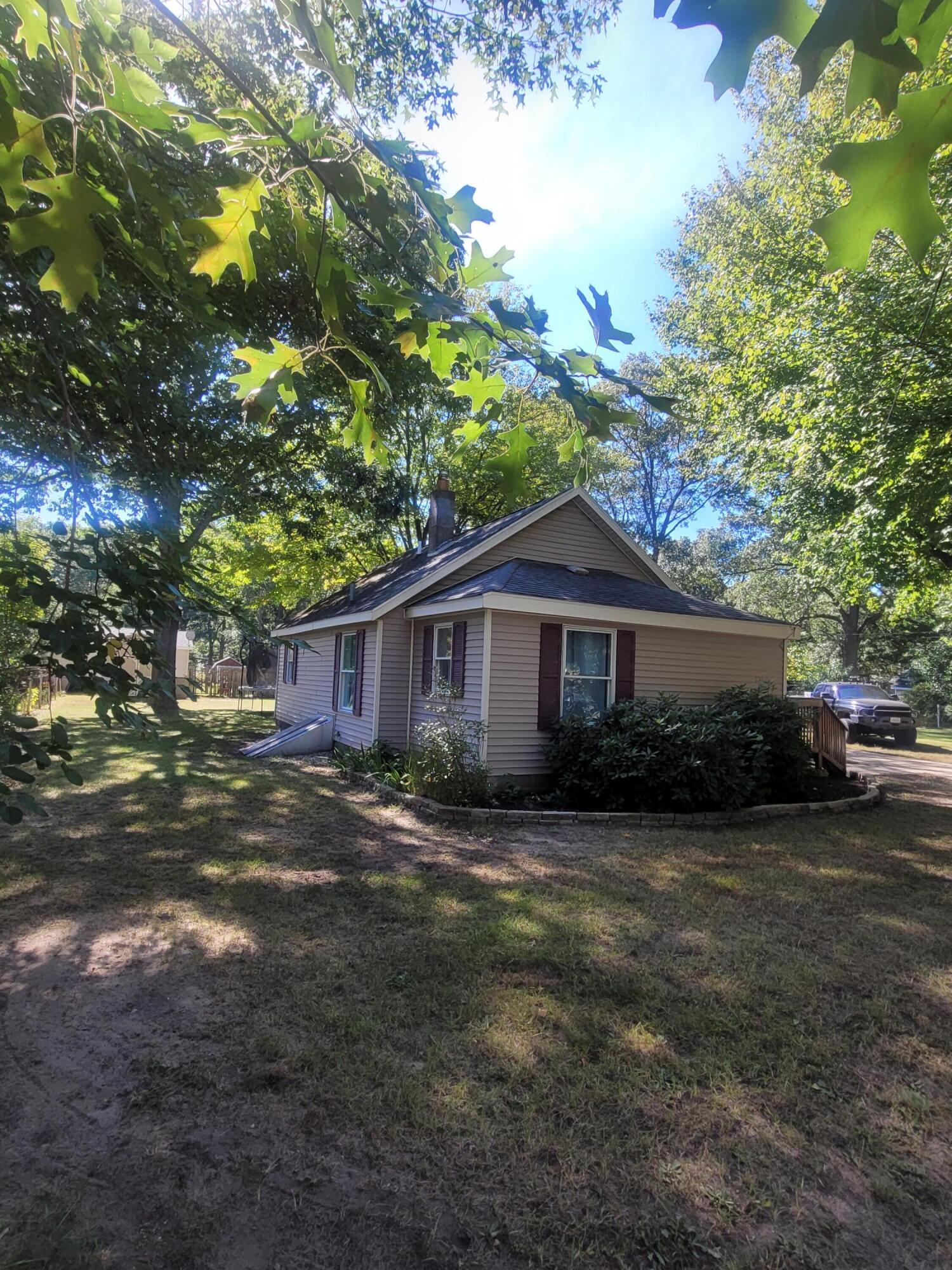 1367 E Summit Avenue Muskegon MI 49444