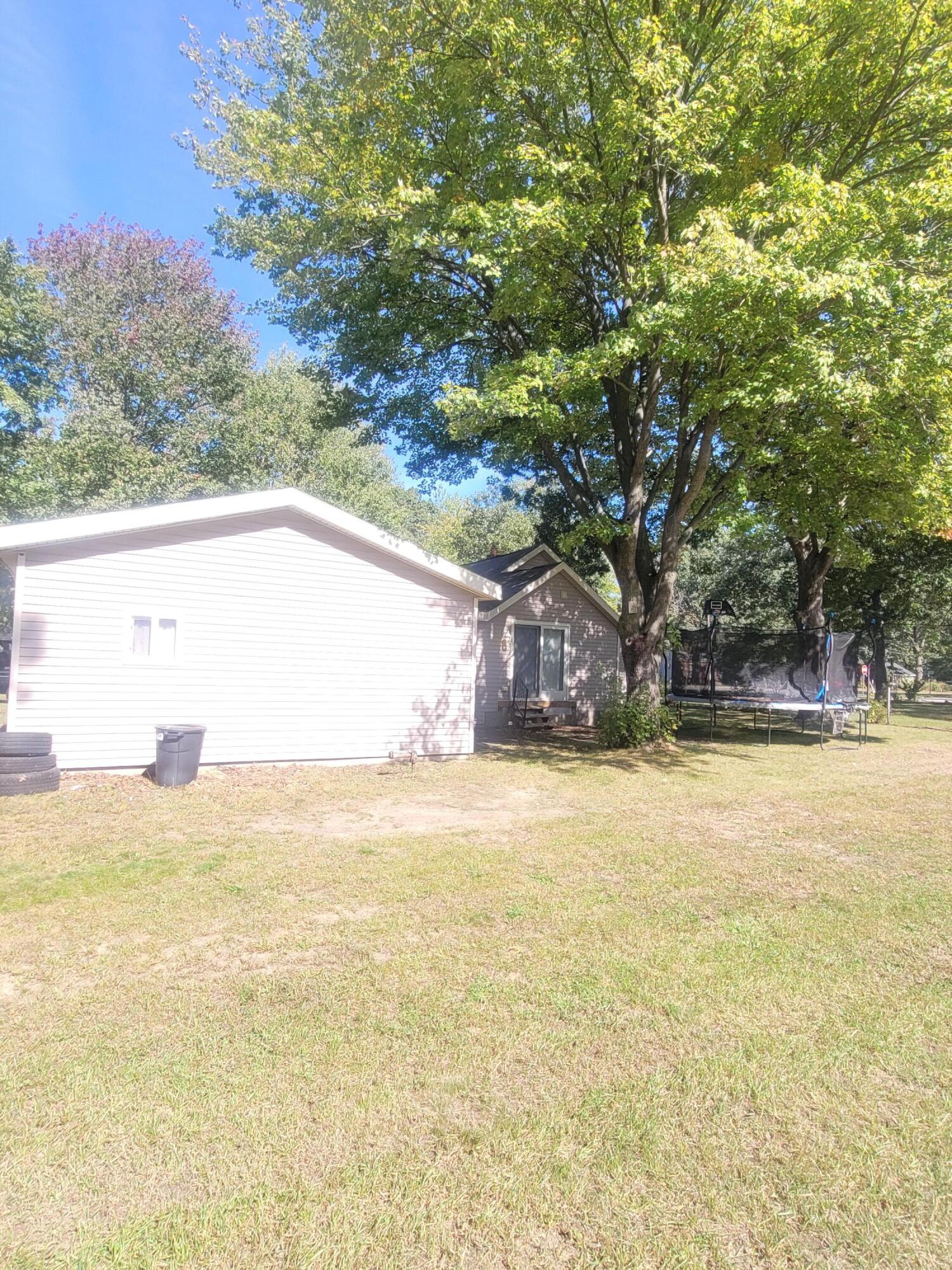 1367 E Summit Avenue Muskegon MI 49444