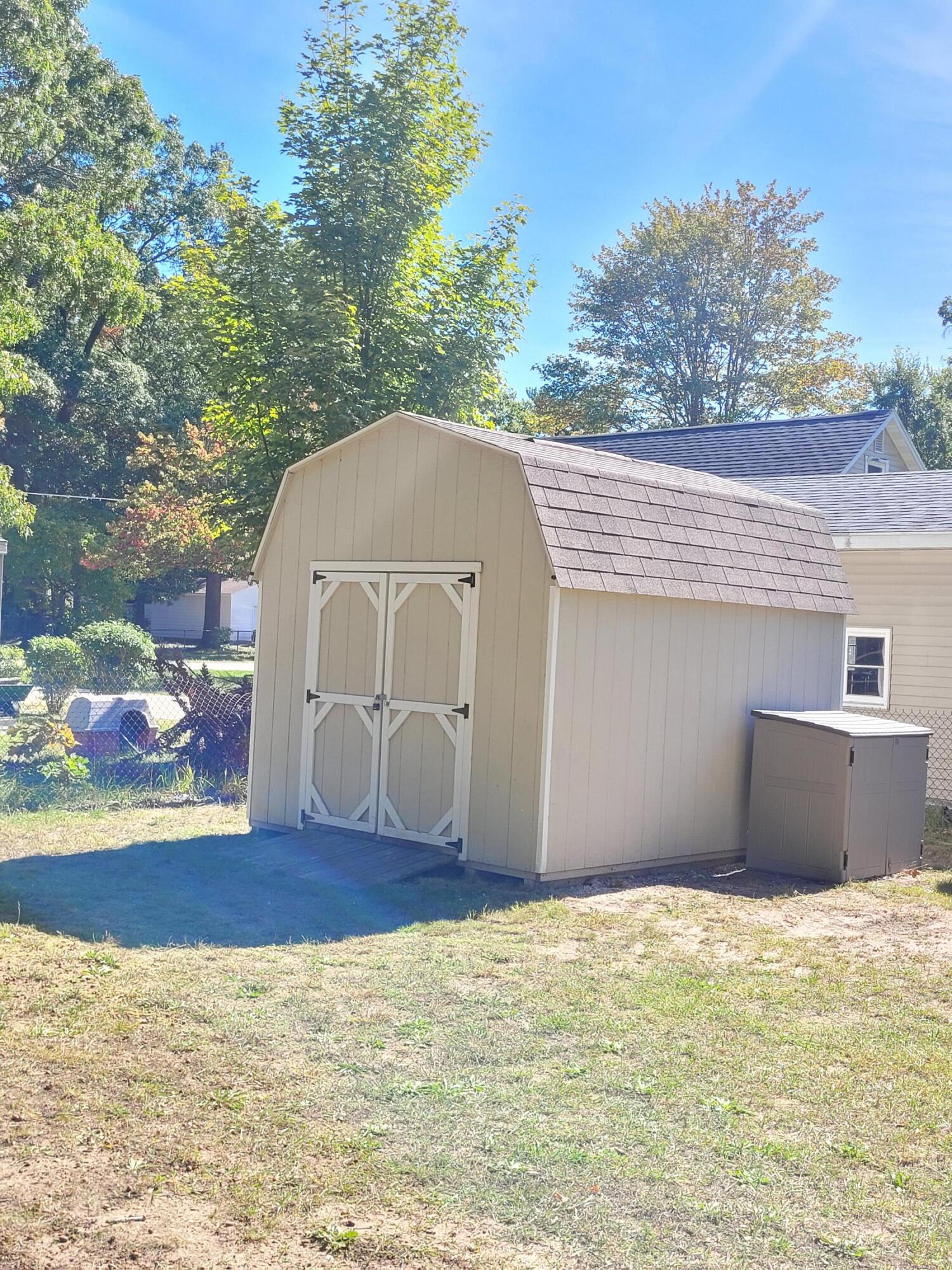 1367 E Summit Avenue Muskegon MI 49444