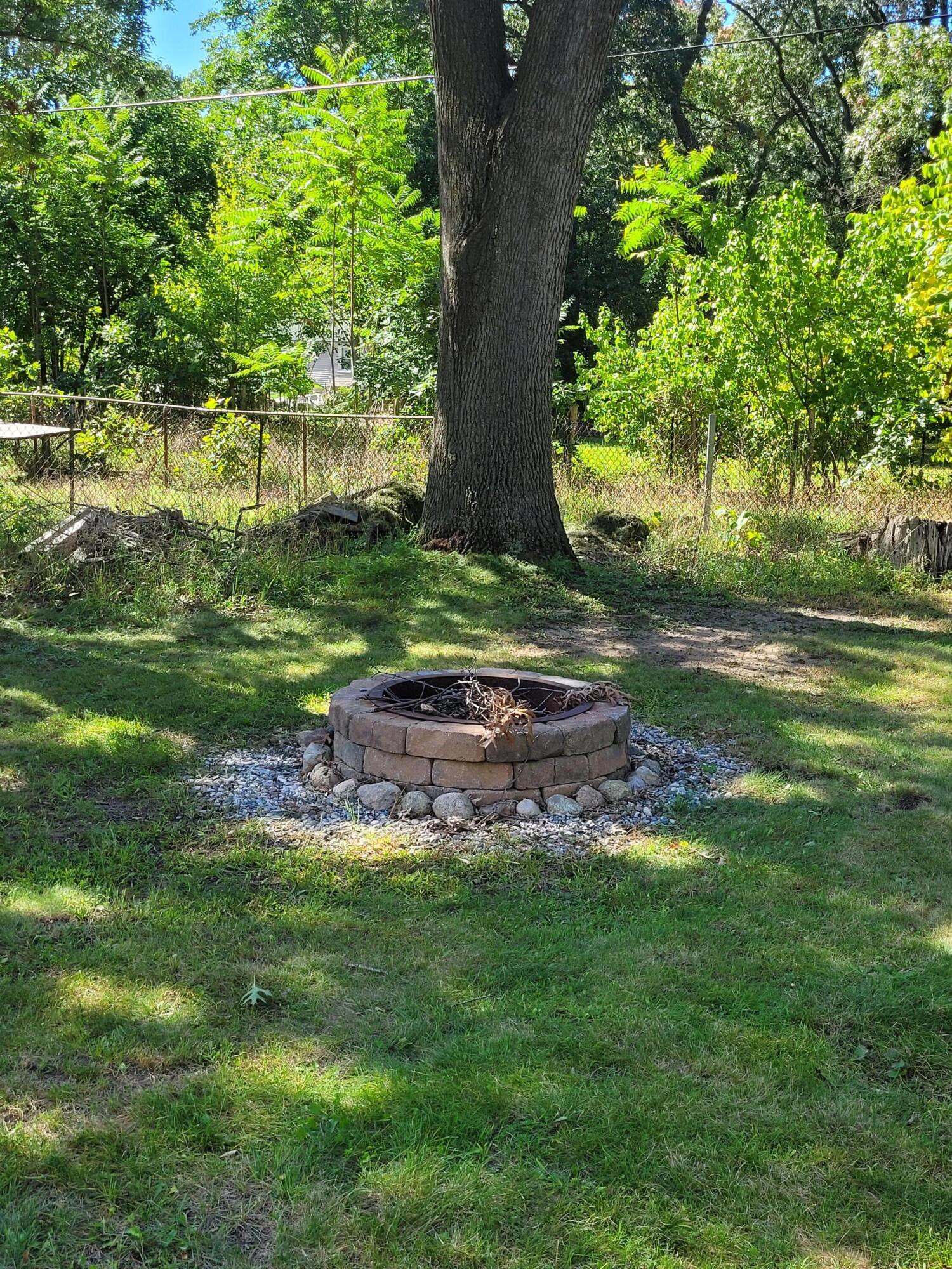 1367 E Summit Avenue Muskegon MI 49444