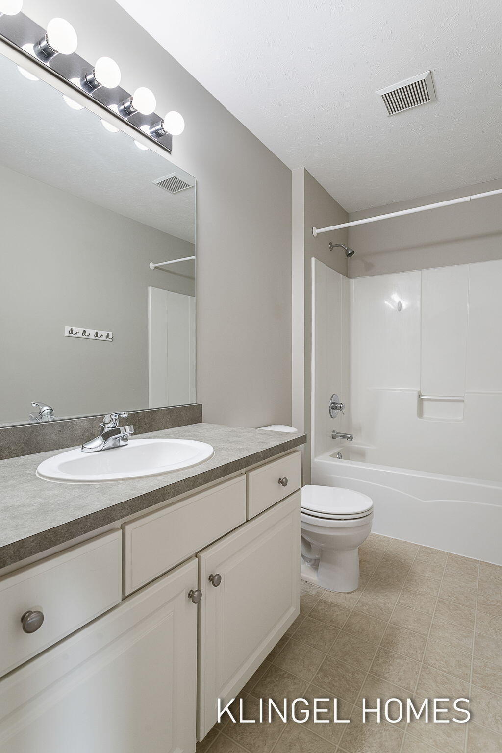 8626 Suntree Lane Zeeland MI 49464