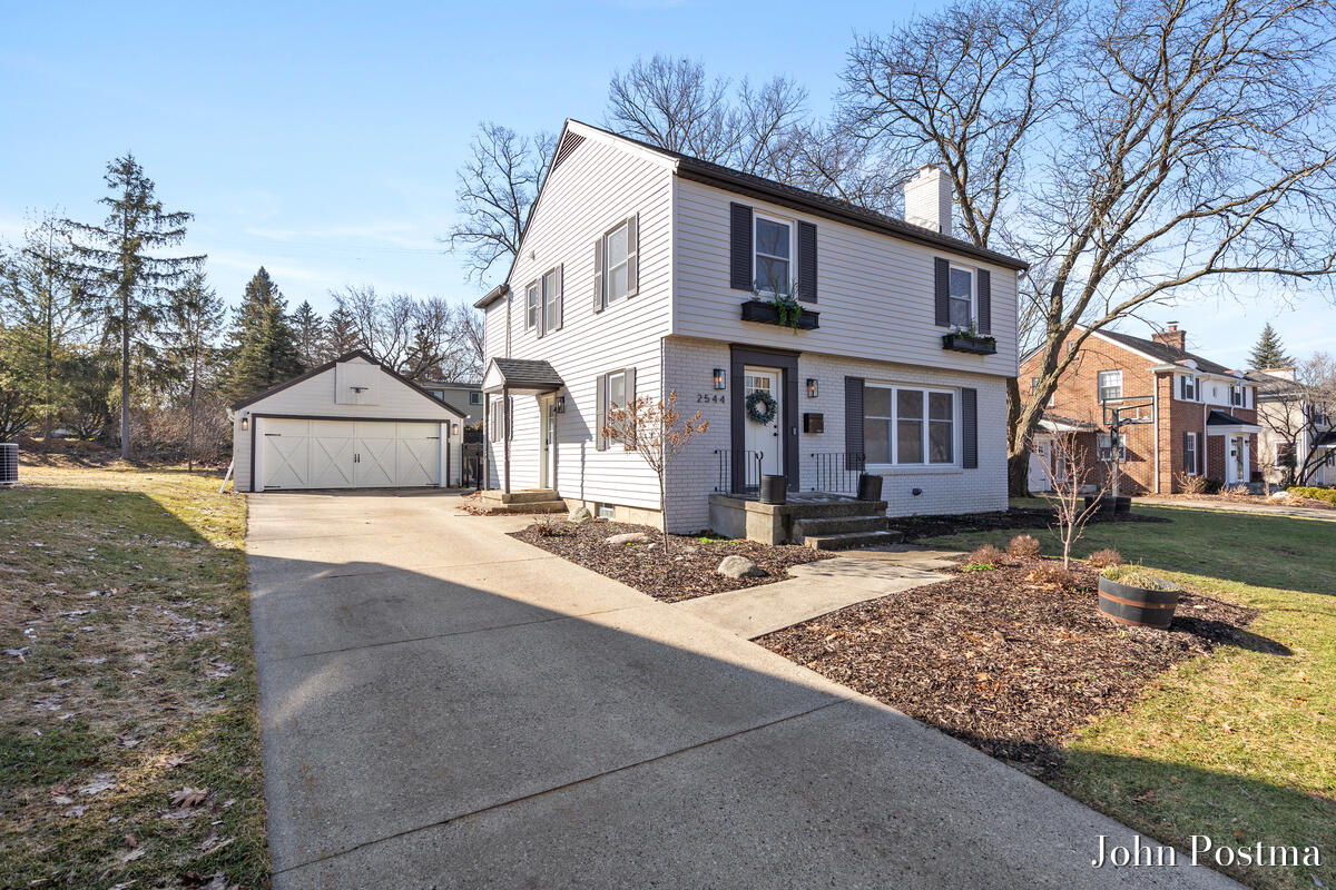 East Grand Rapids MI, 2544 Maplewood Drive SE