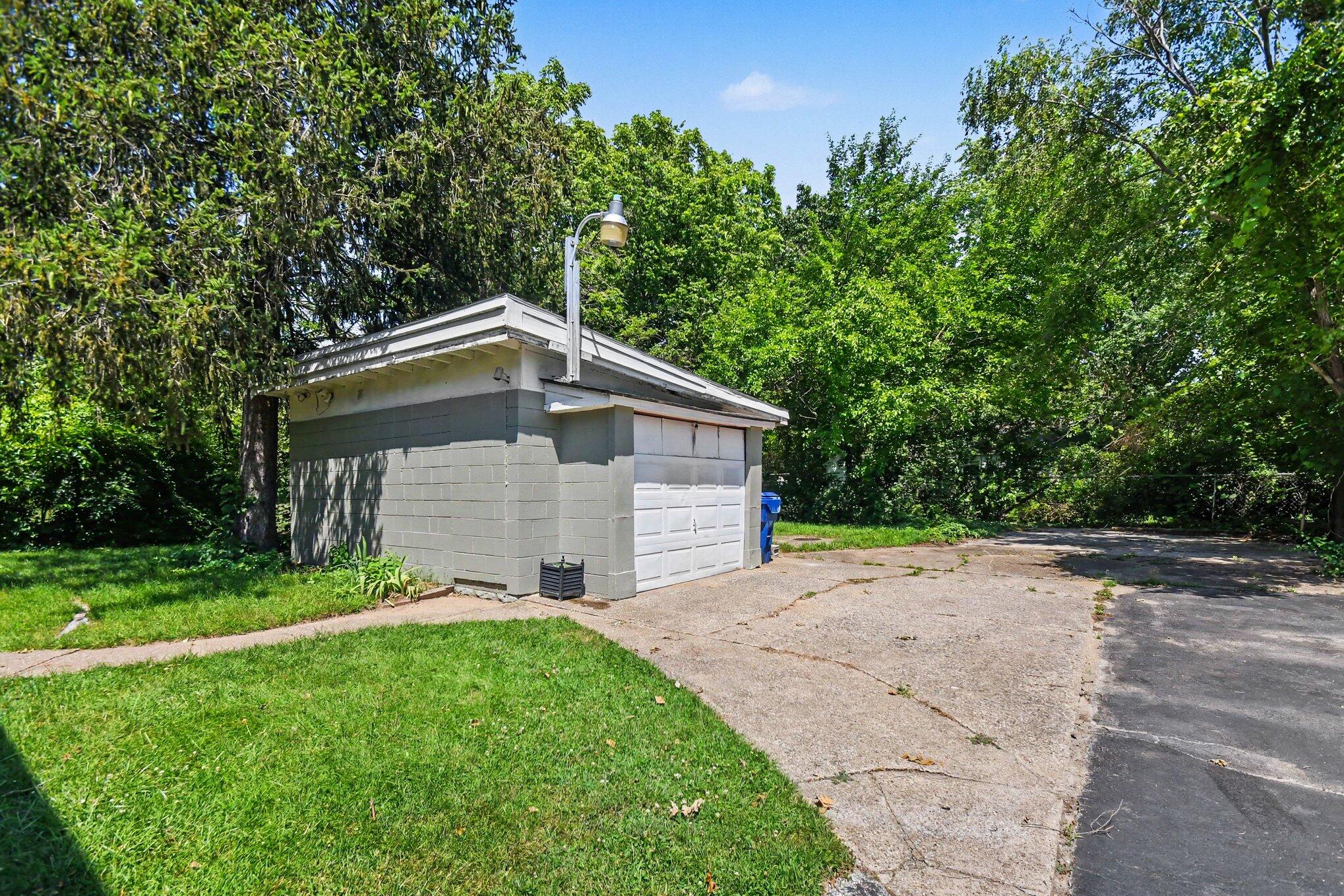 1549 Broadway Benton Harbor MI 49022