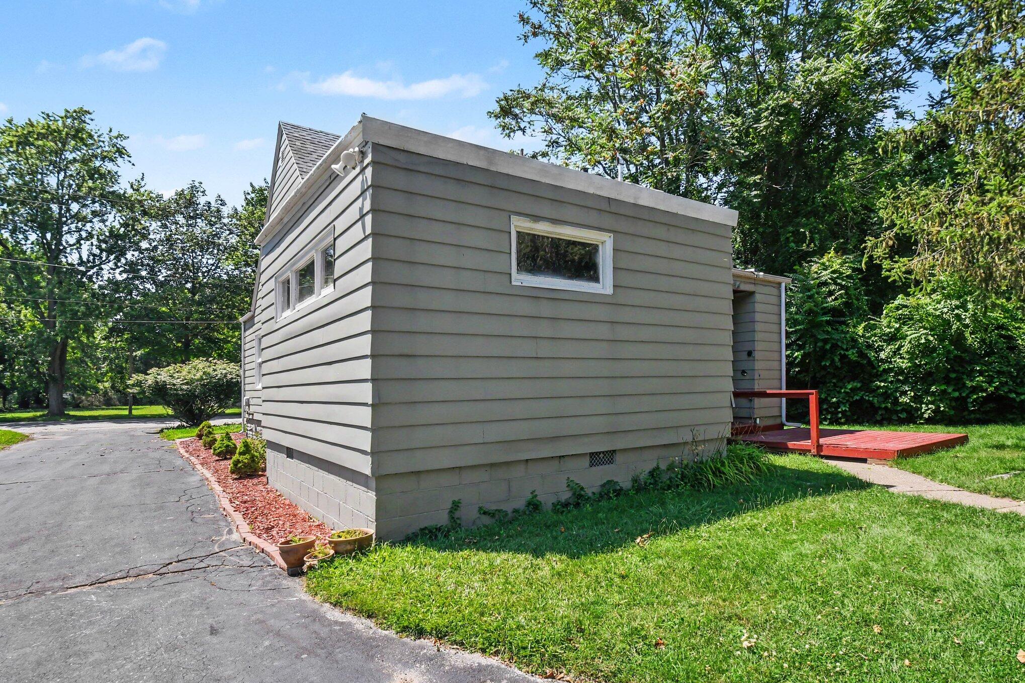 1549 Broadway Benton Harbor MI 49022