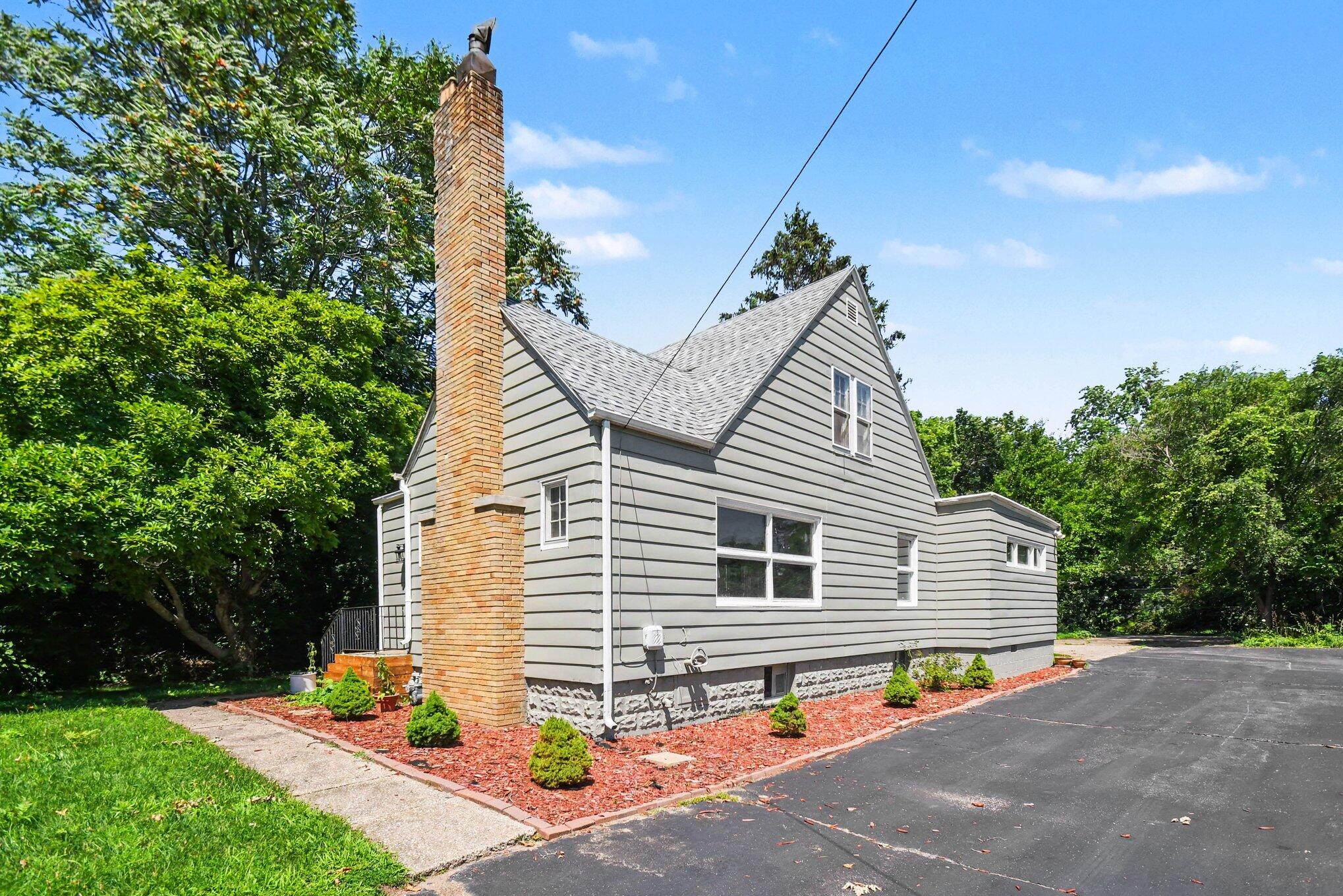 1549 Broadway Benton Harbor MI 49022