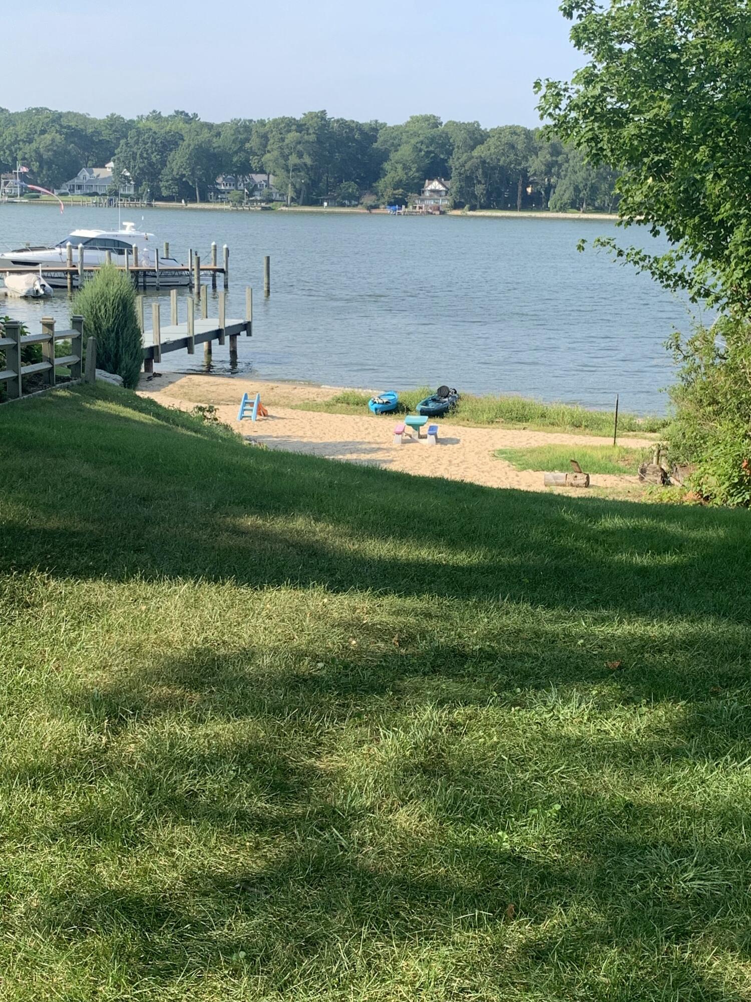 543 Lake Drive Holland MI 49423