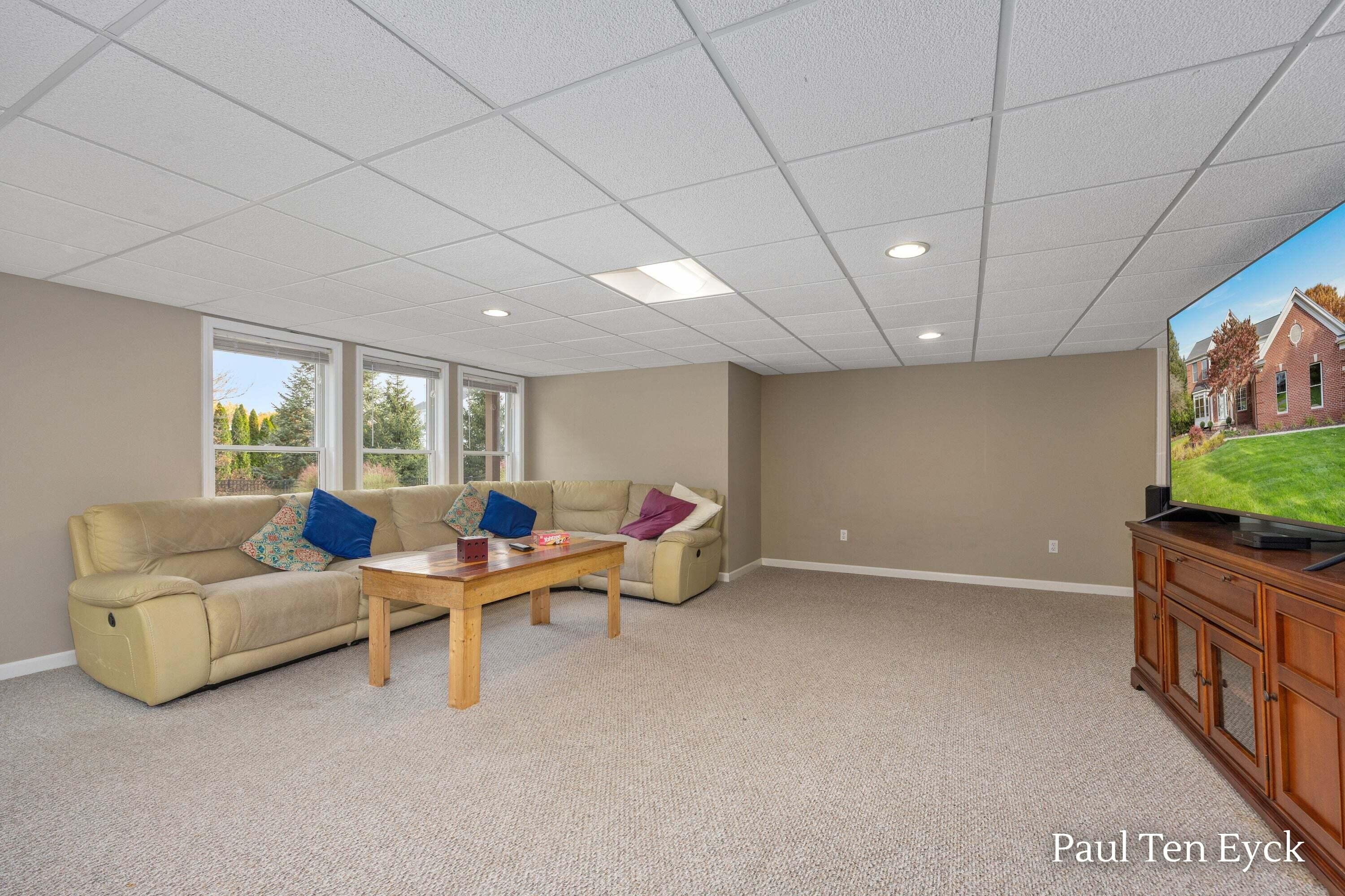 7069 Maplecrest Drive SE Grand Rapids MI 49546