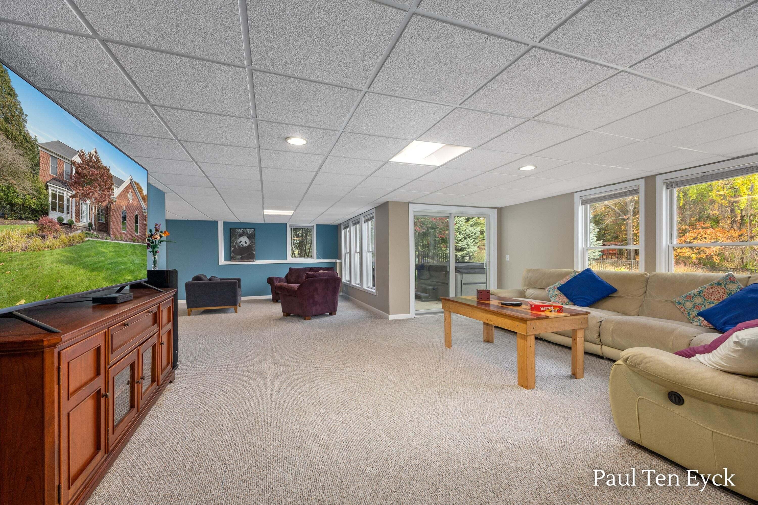 7069 Maplecrest Drive SE Grand Rapids MI 49546