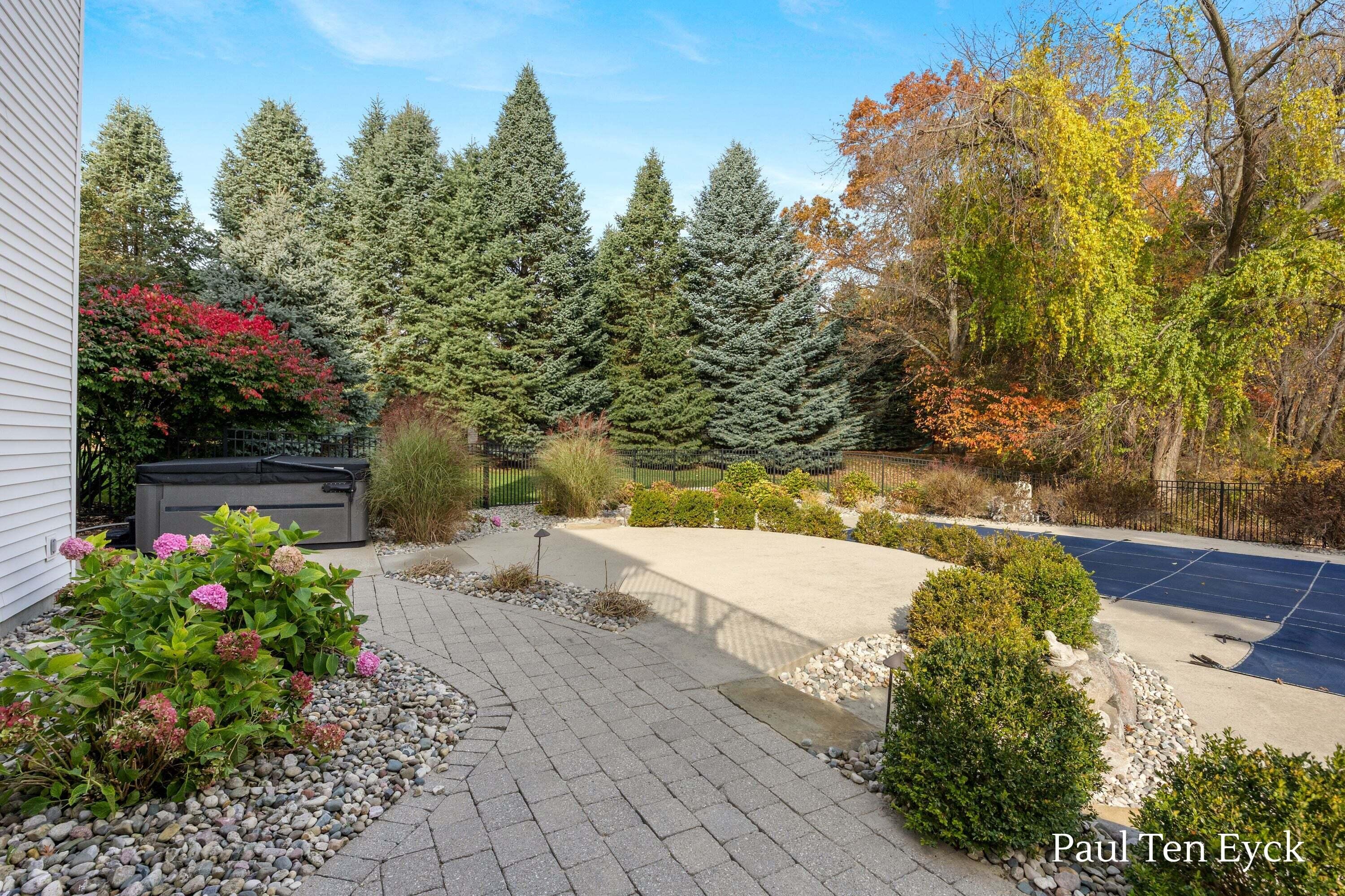 7069 Maplecrest Drive SE Grand Rapids MI 49546