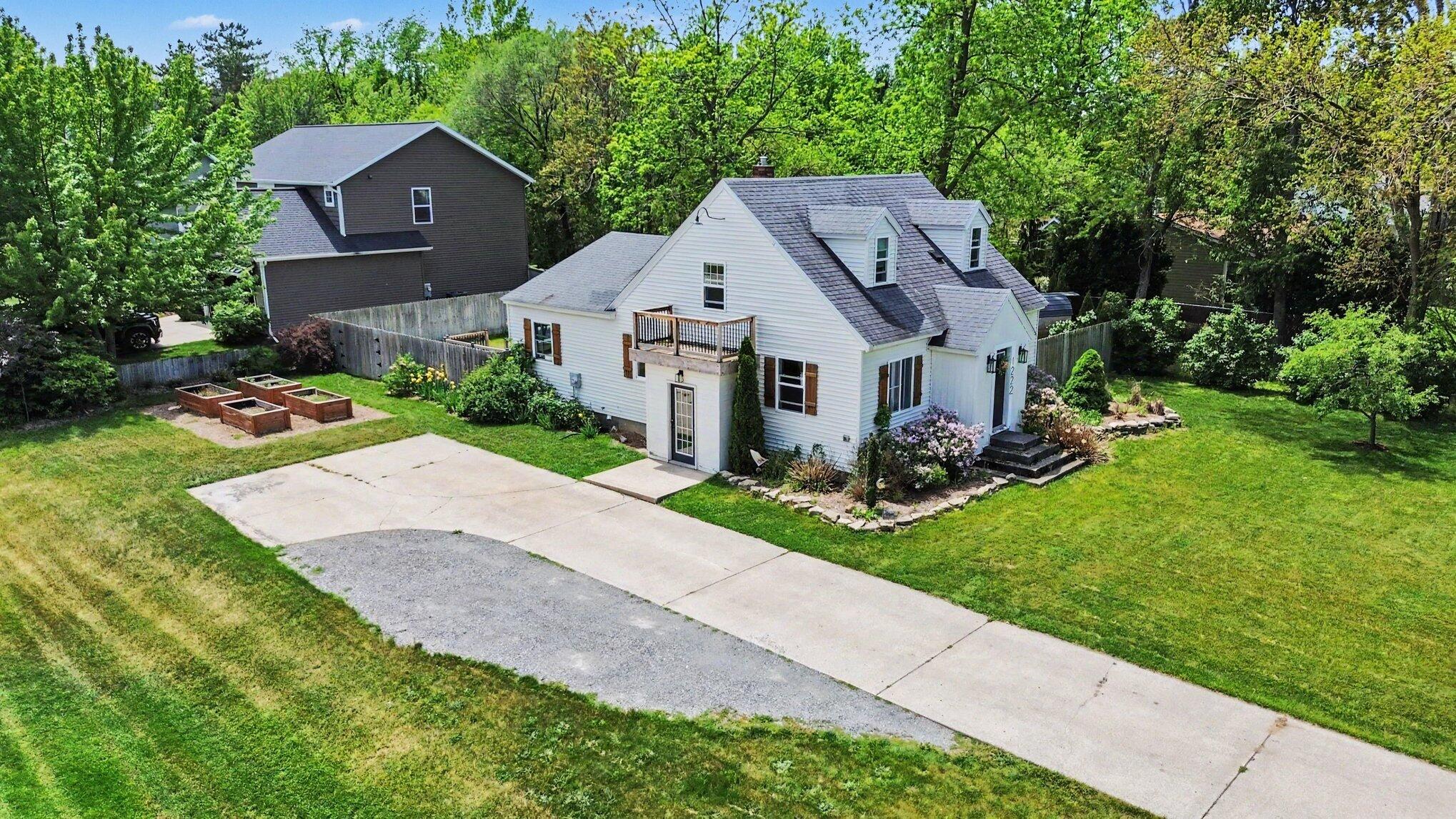 1222 W 32nd Street Holland MI 49423