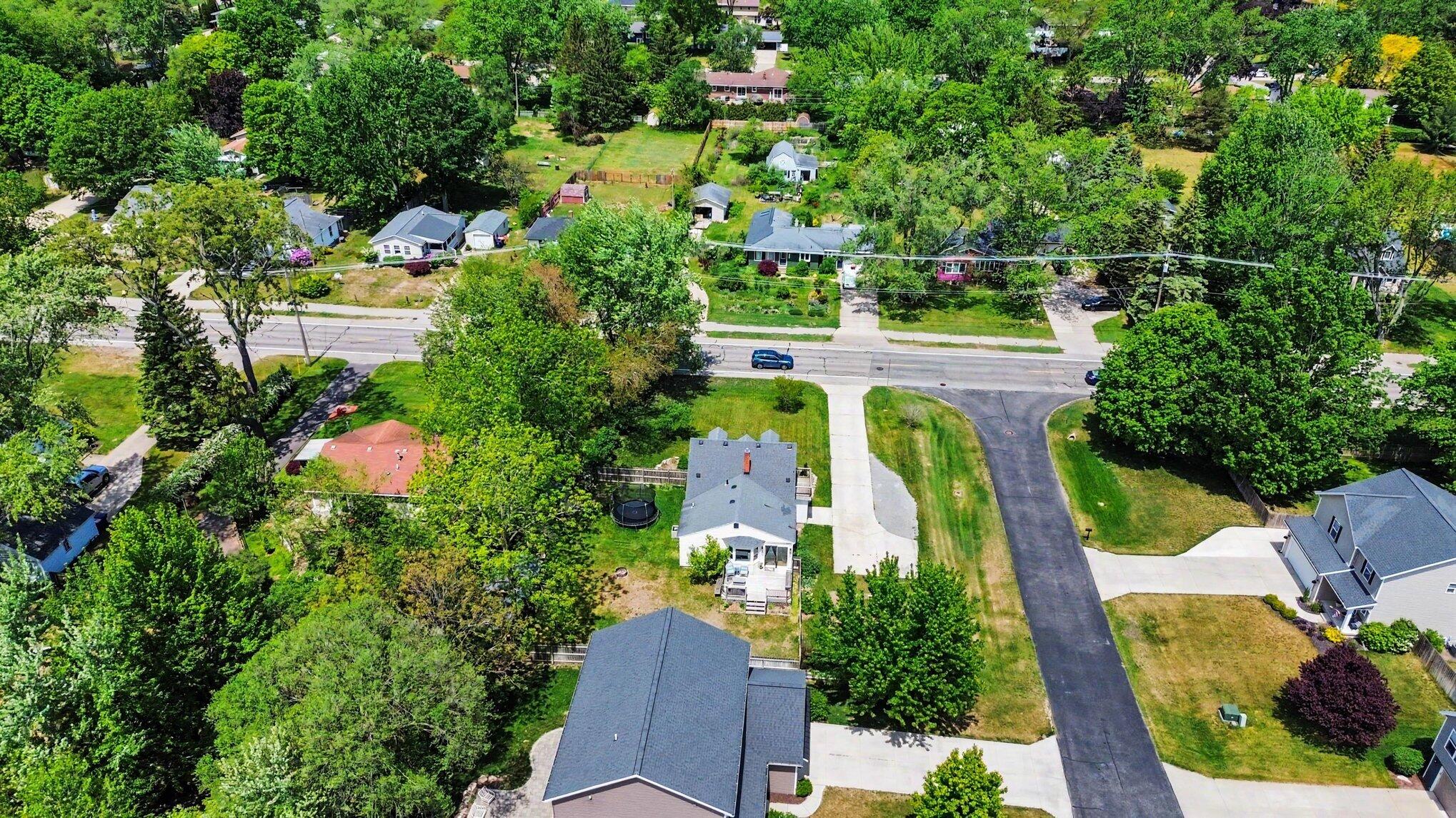 1222 W 32nd Street Holland MI 49423