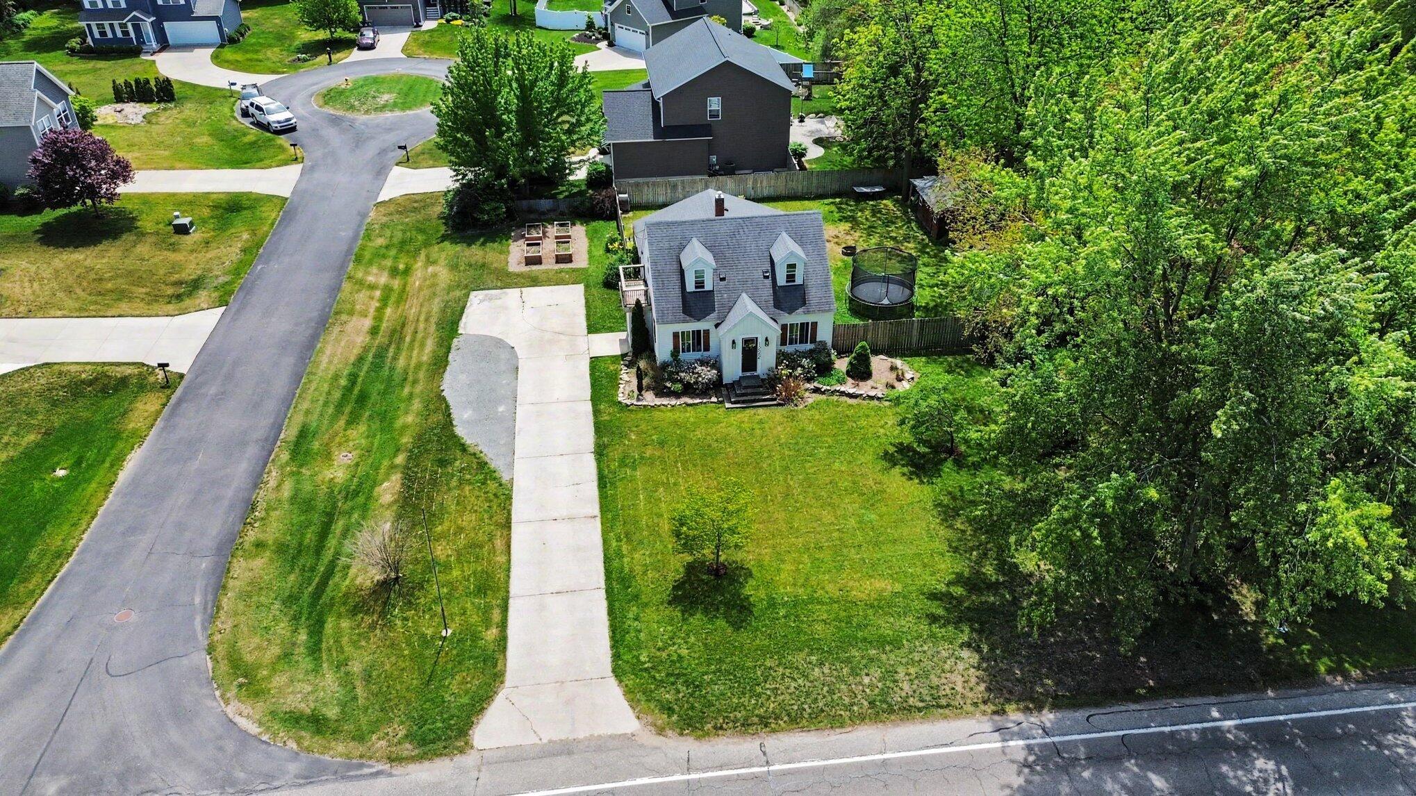 1222 W 32nd Street Holland MI 49423