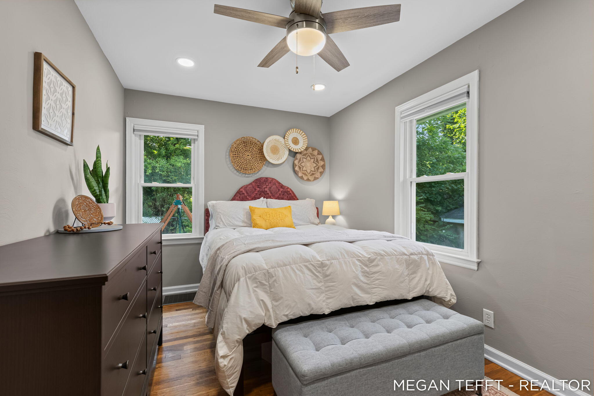 1074 Washtenaw Drive NE Grand Rapids MI 49505