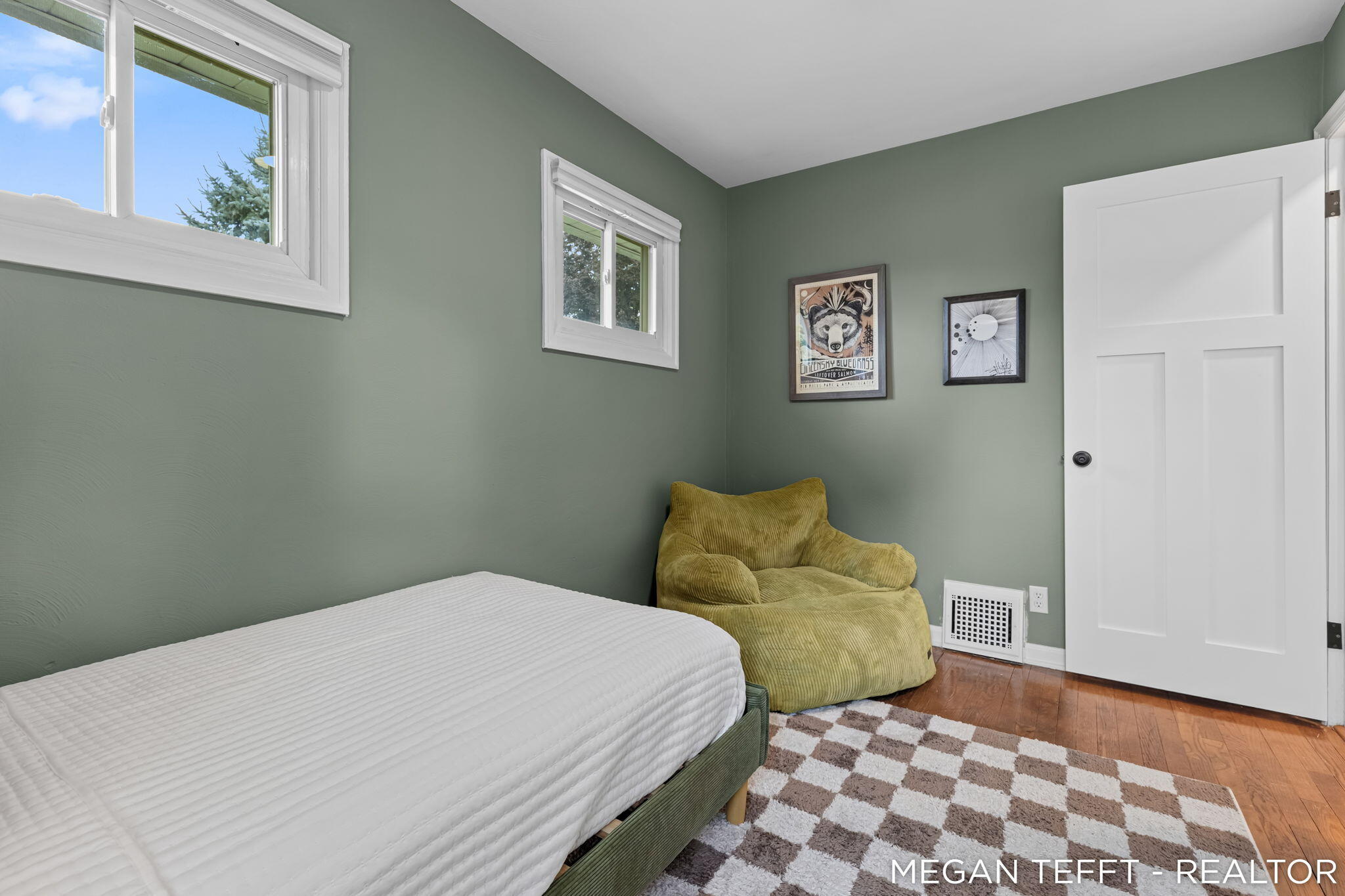 1074 Washtenaw Drive NE Grand Rapids MI 49505
