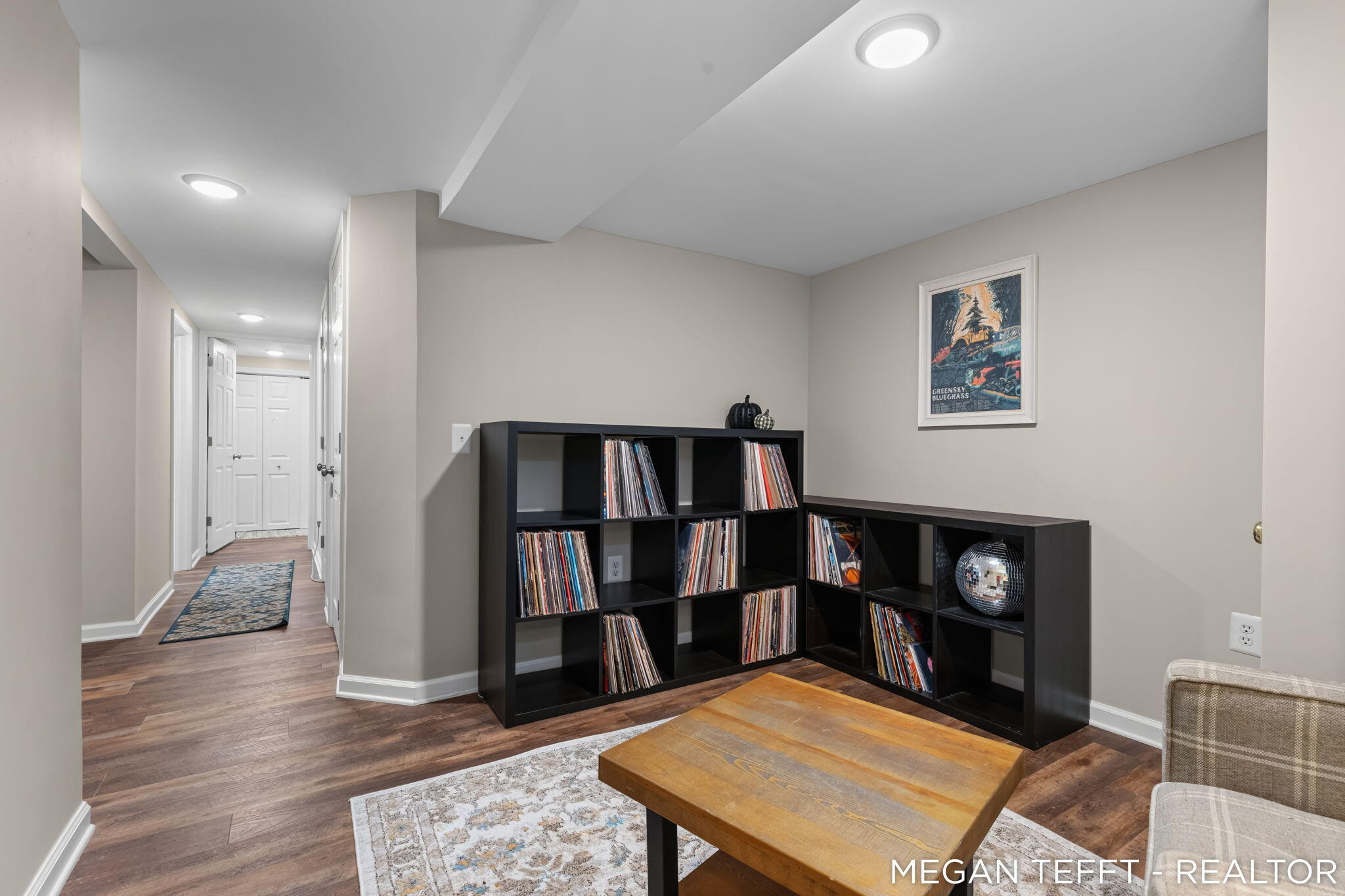 1074 Washtenaw Drive NE Grand Rapids MI 49505