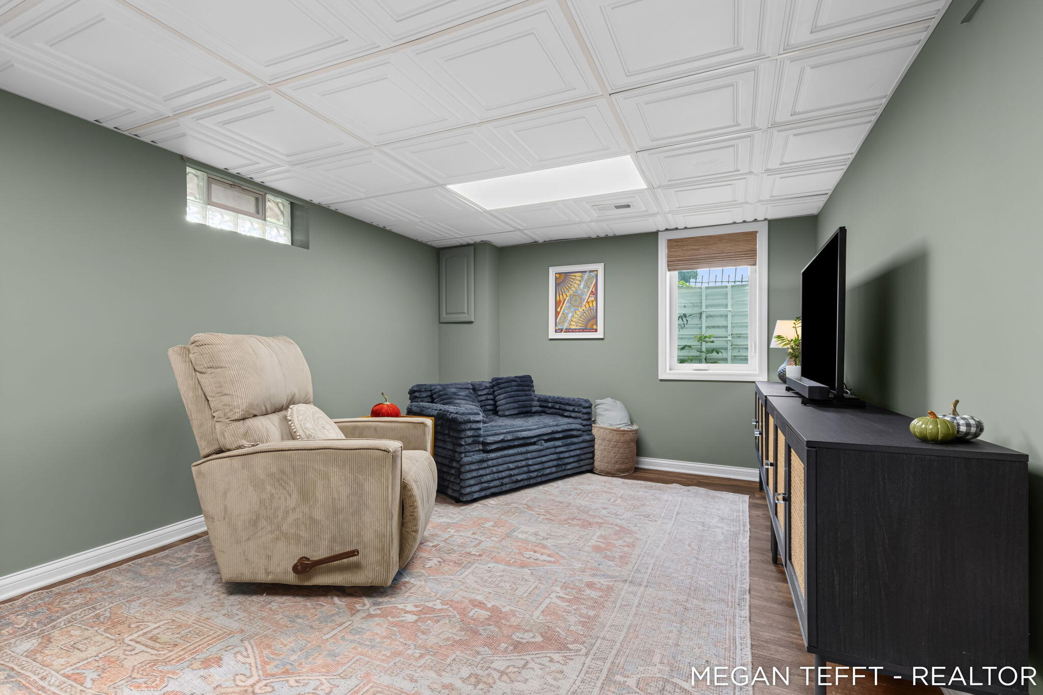 1074 Washtenaw Drive NE Grand Rapids MI 49505