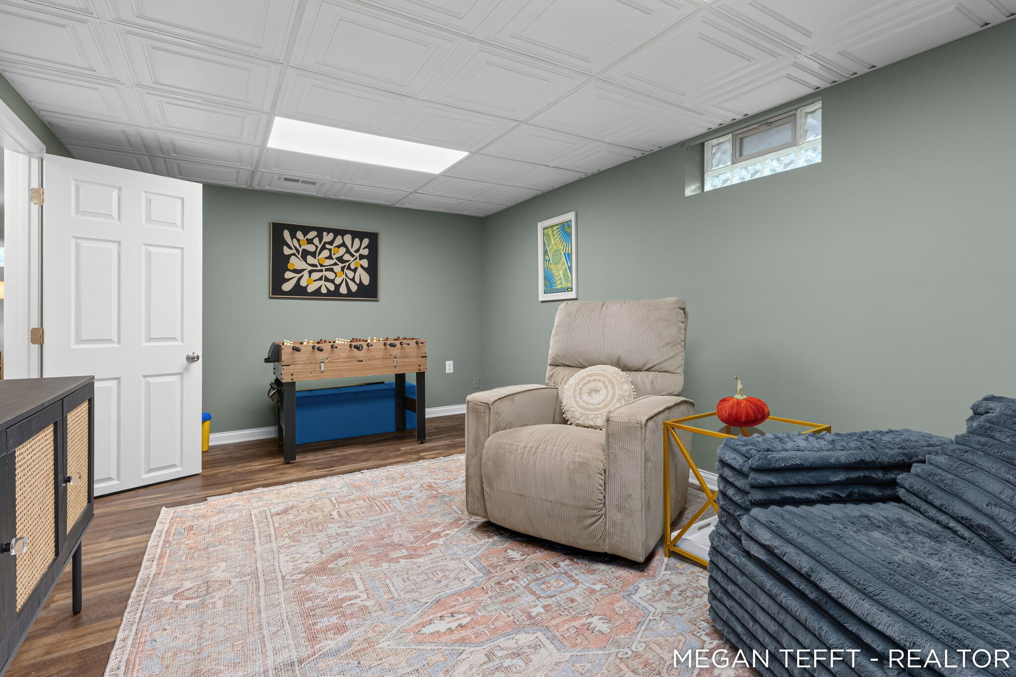 1074 Washtenaw Drive NE Grand Rapids MI 49505