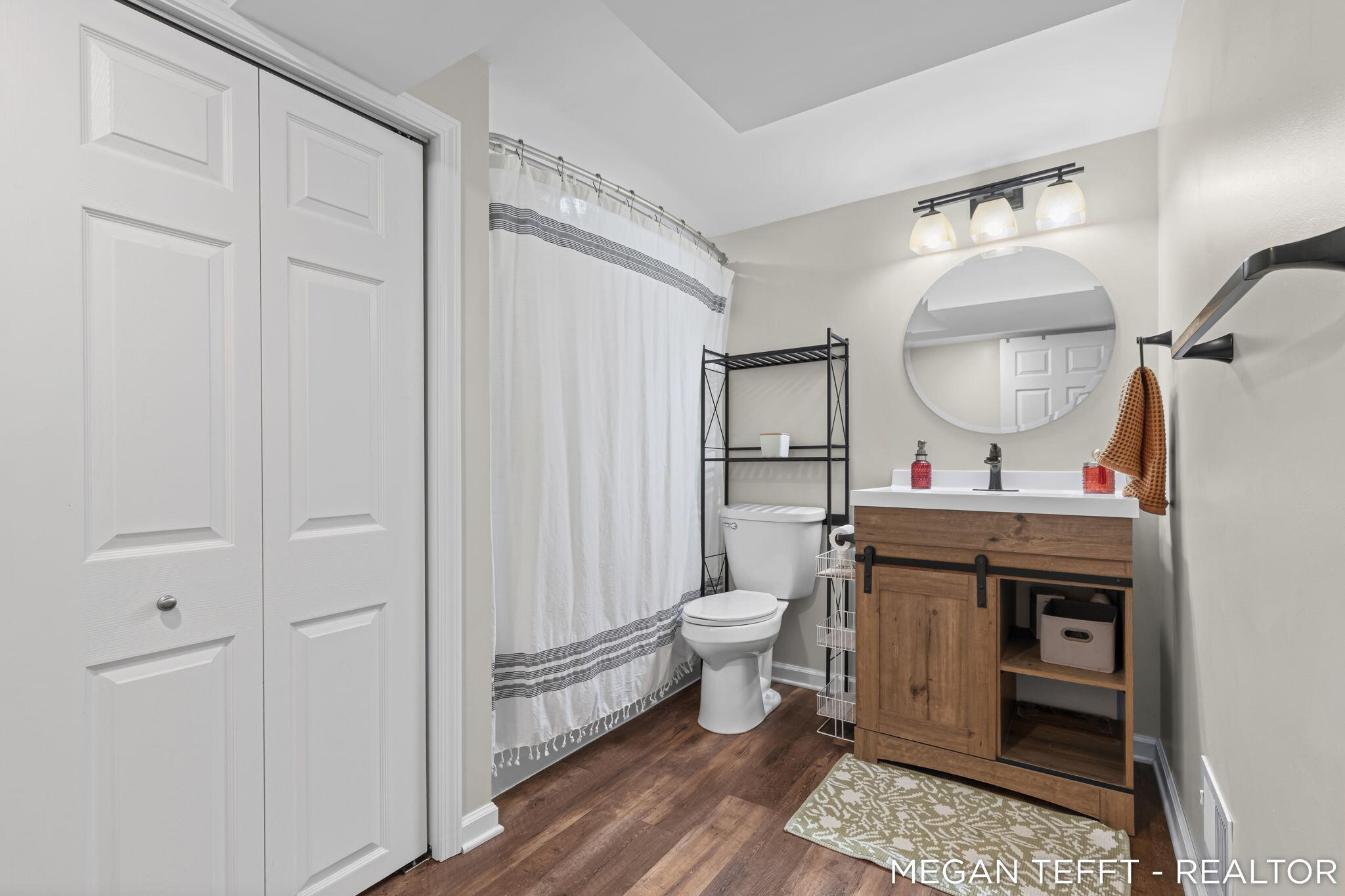 1074 Washtenaw Drive NE Grand Rapids MI 49505