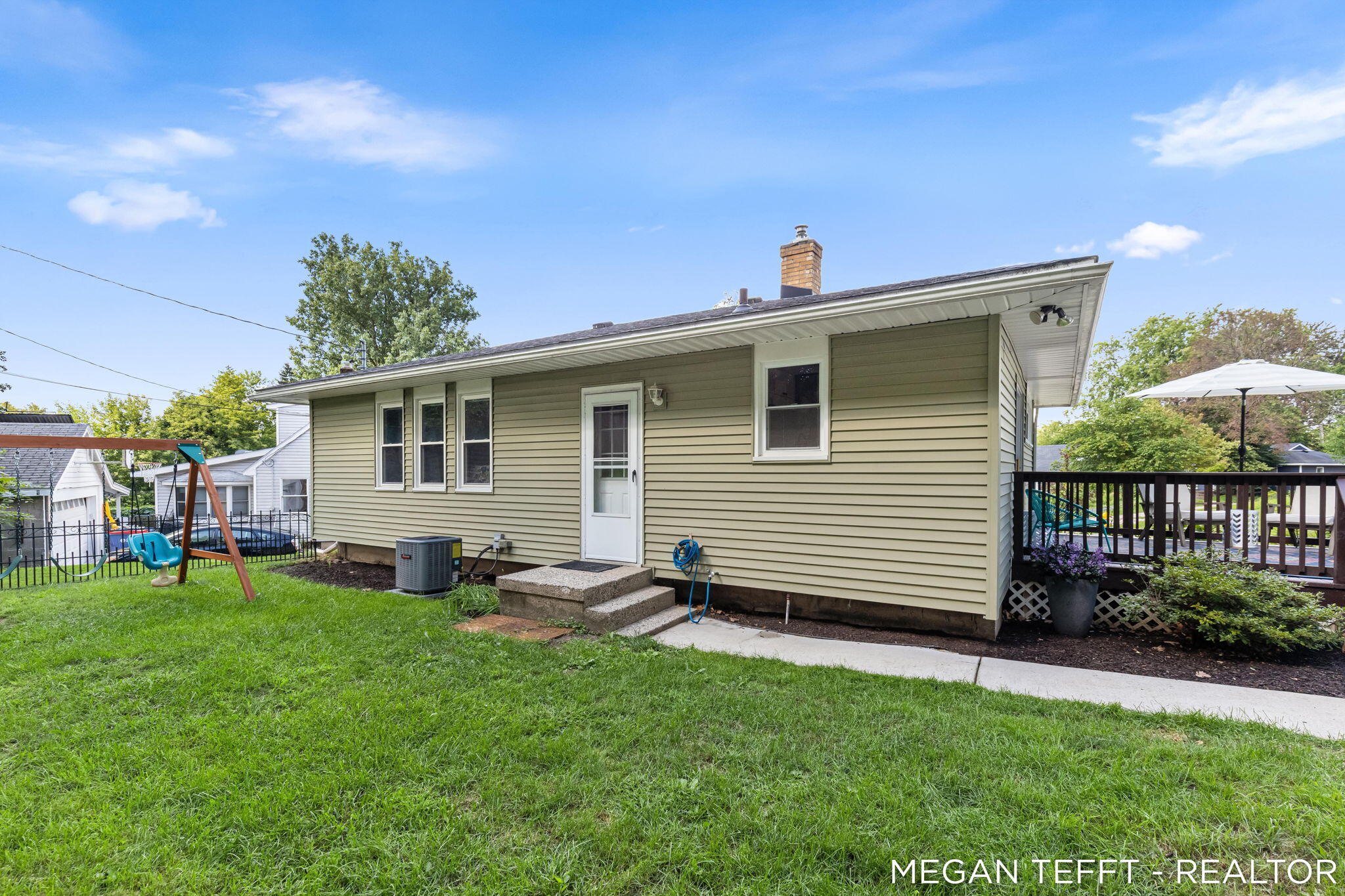 1074 Washtenaw Drive NE Grand Rapids MI 49505