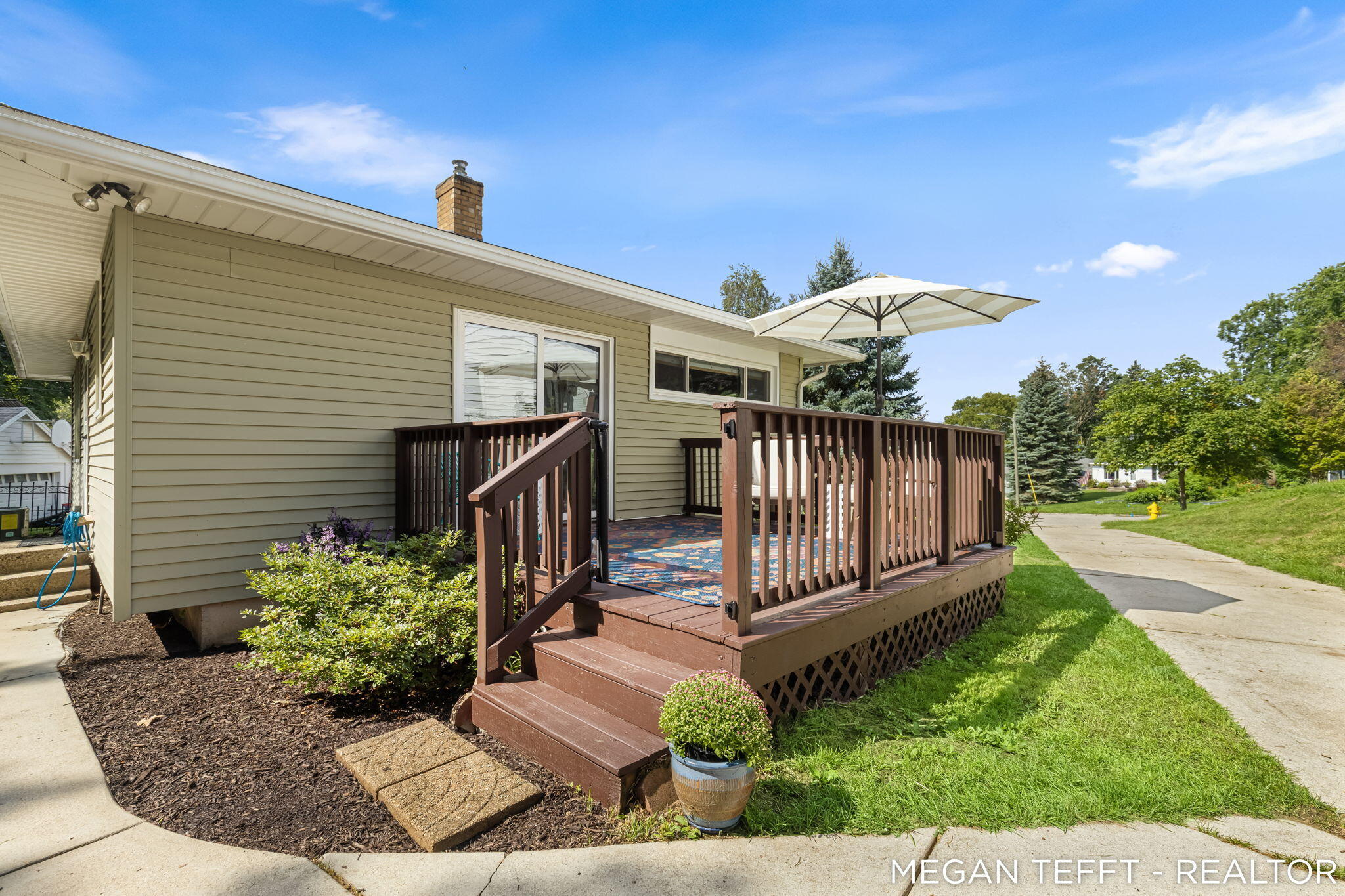 1074 Washtenaw Drive NE Grand Rapids MI 49505