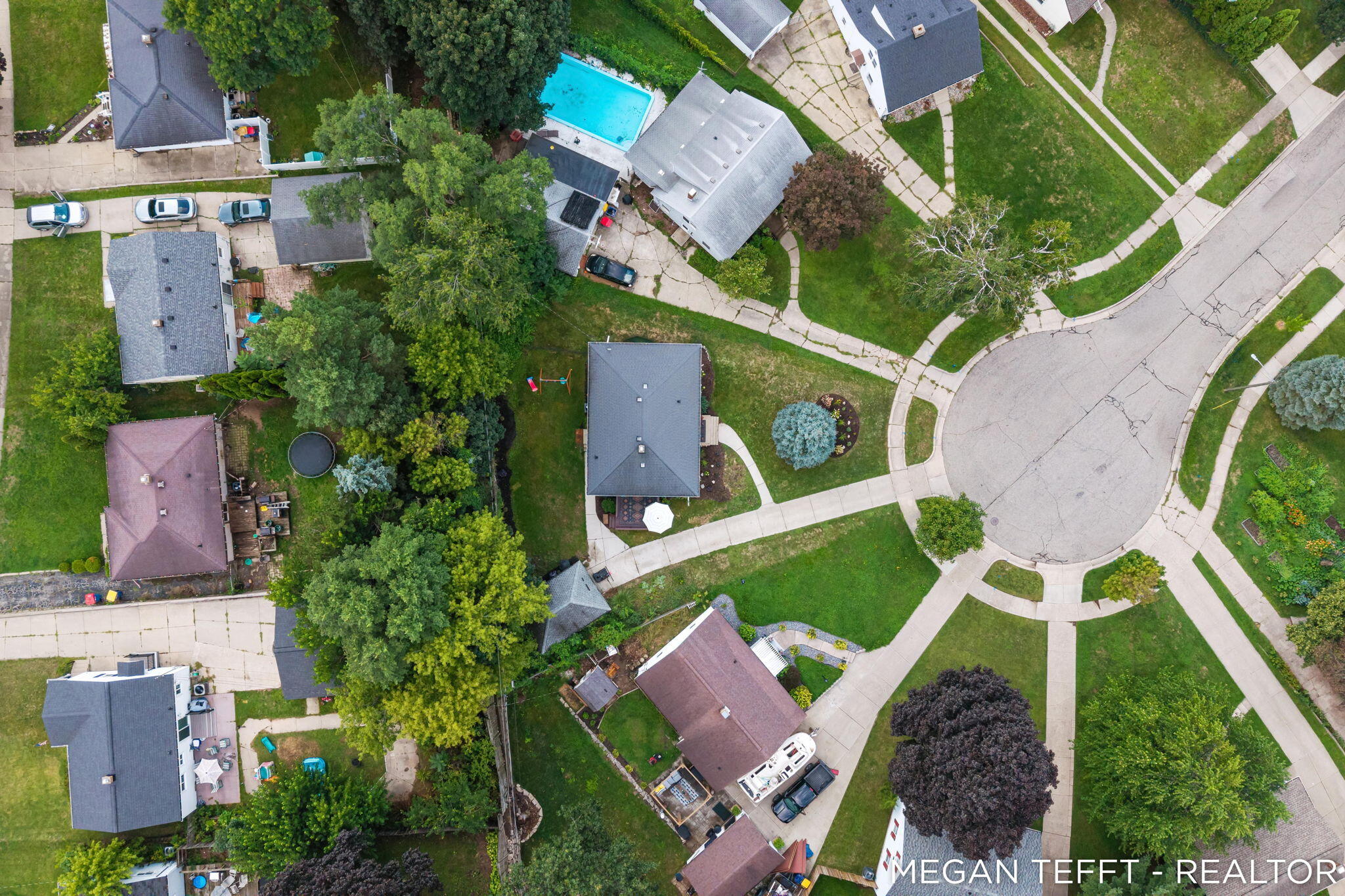 1074 Washtenaw Drive NE Grand Rapids MI 49505
