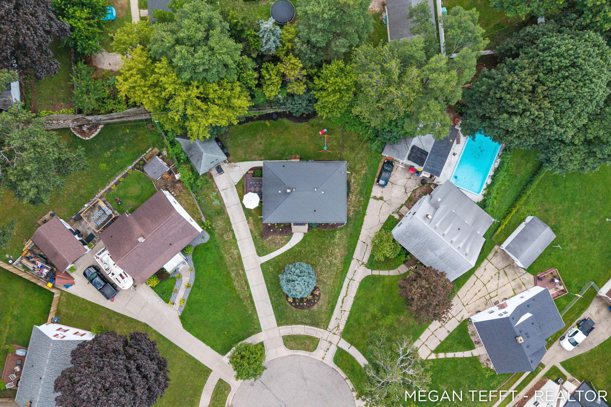 1074 Washtenaw Drive NE Grand Rapids MI 49505