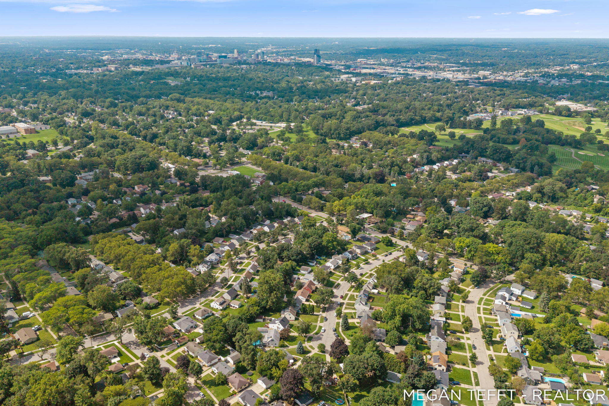 1074 Washtenaw Drive NE Grand Rapids MI 49505