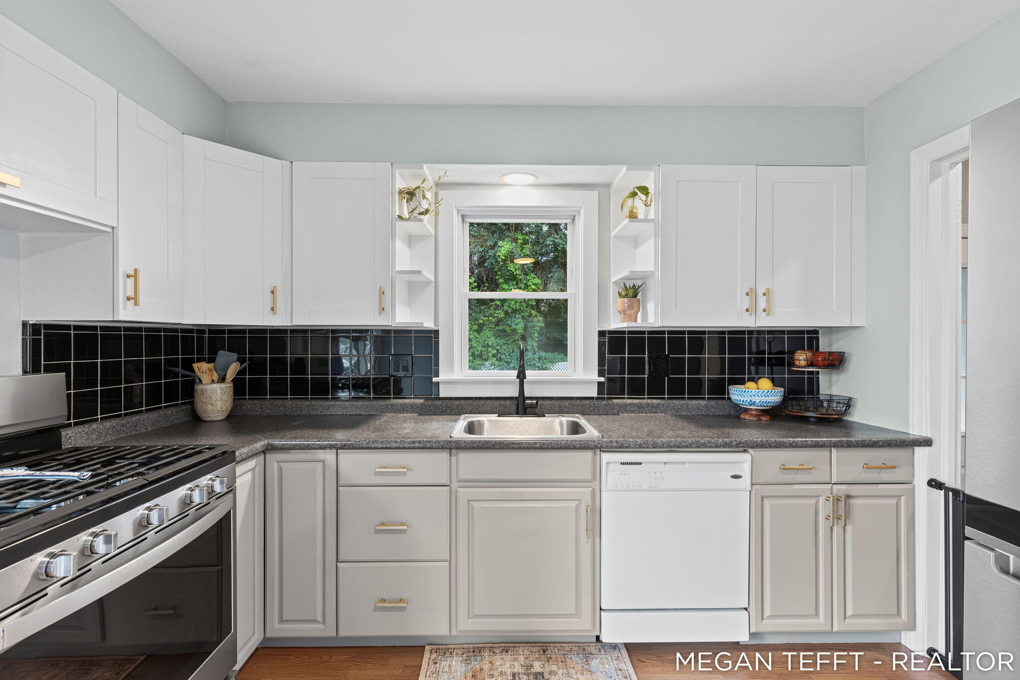 1074 Washtenaw Drive NE Grand Rapids MI 49505