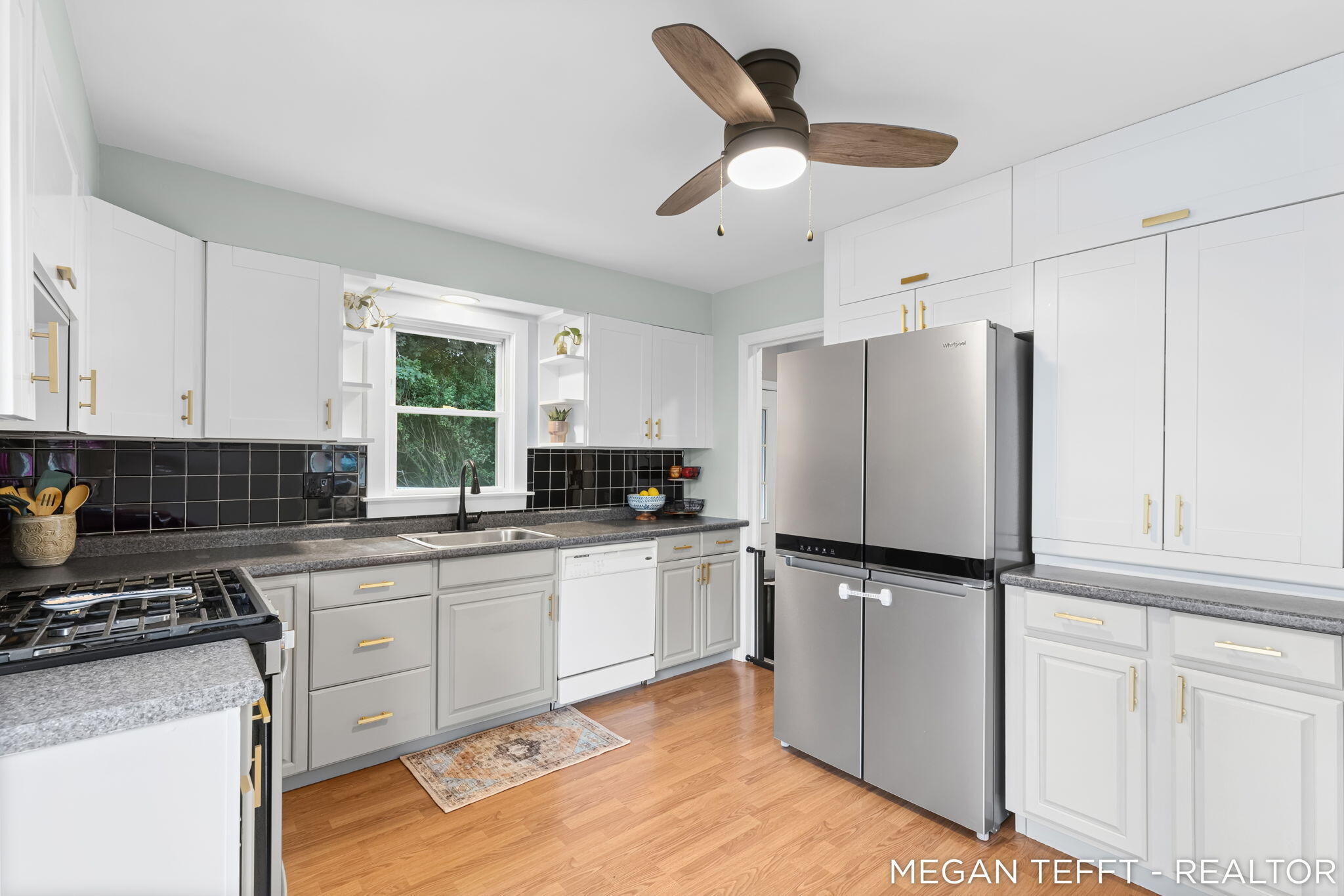 1074 Washtenaw Drive NE Grand Rapids MI 49505