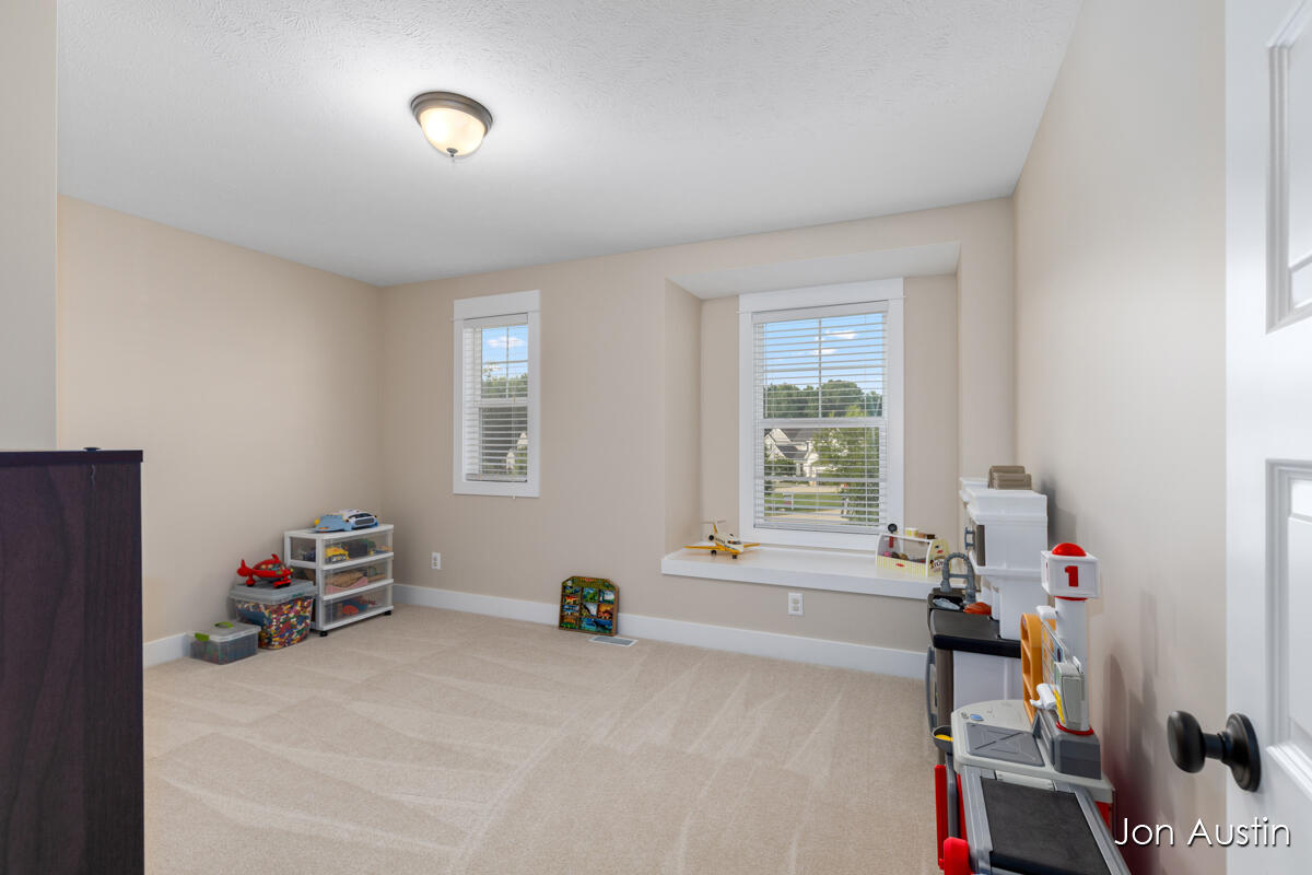 2929 E Morgan Trail NE Rockford MI 49341