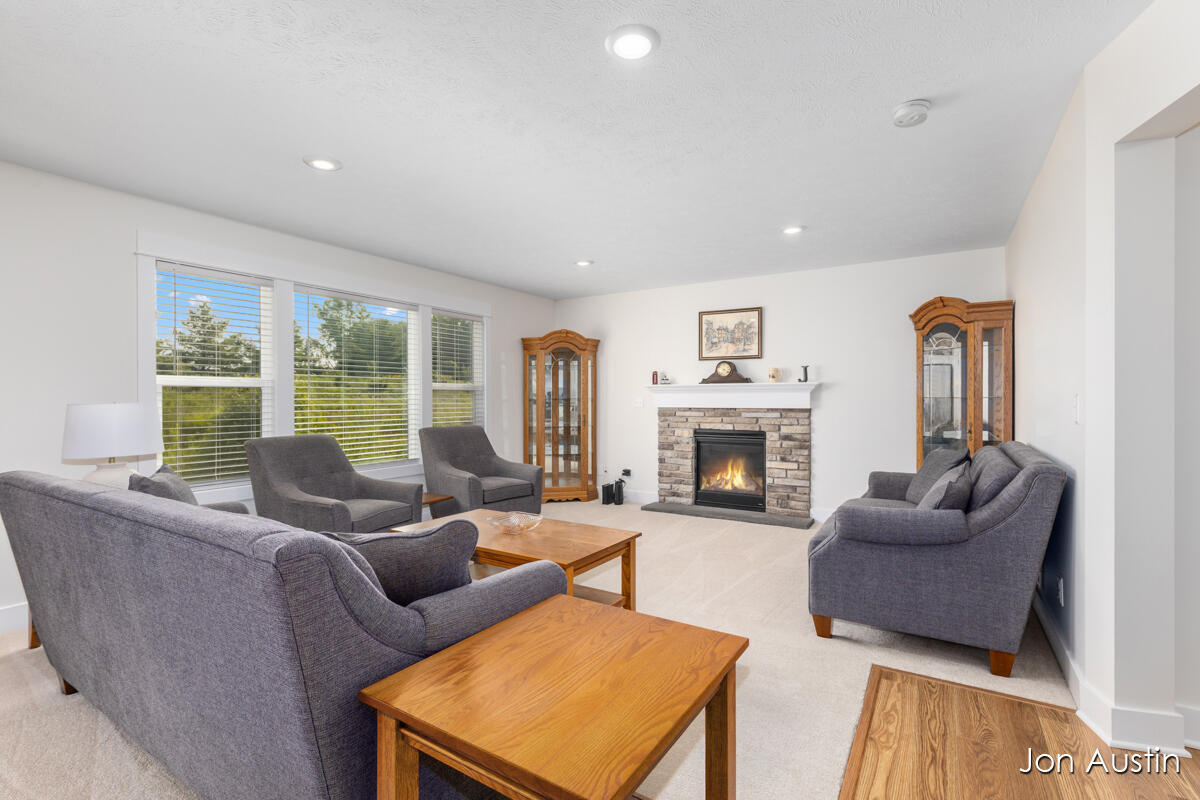 2929 E Morgan Trail NE Rockford MI 49341