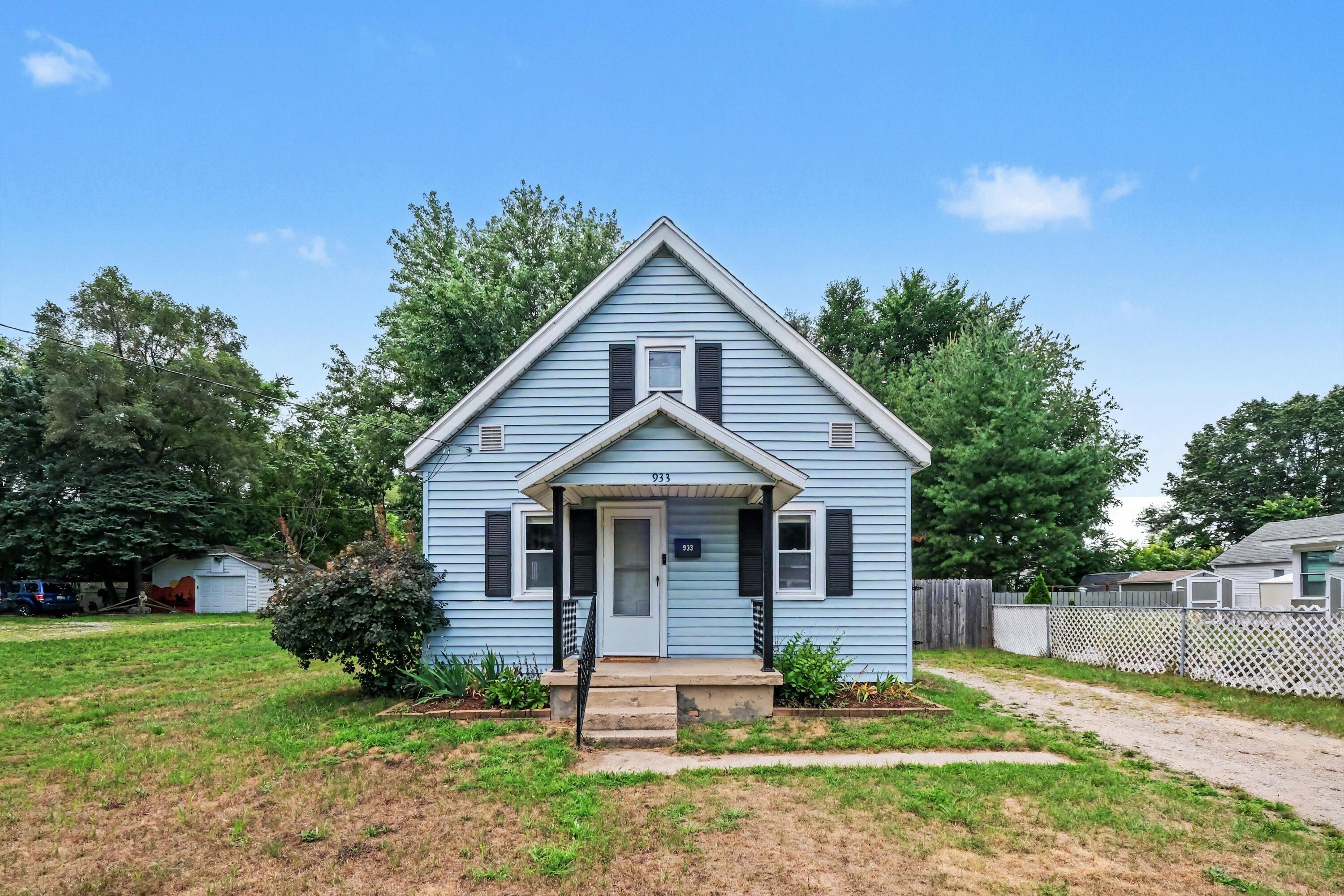 933 Benjamin Avenue NE Grand Rapids MI 49503
