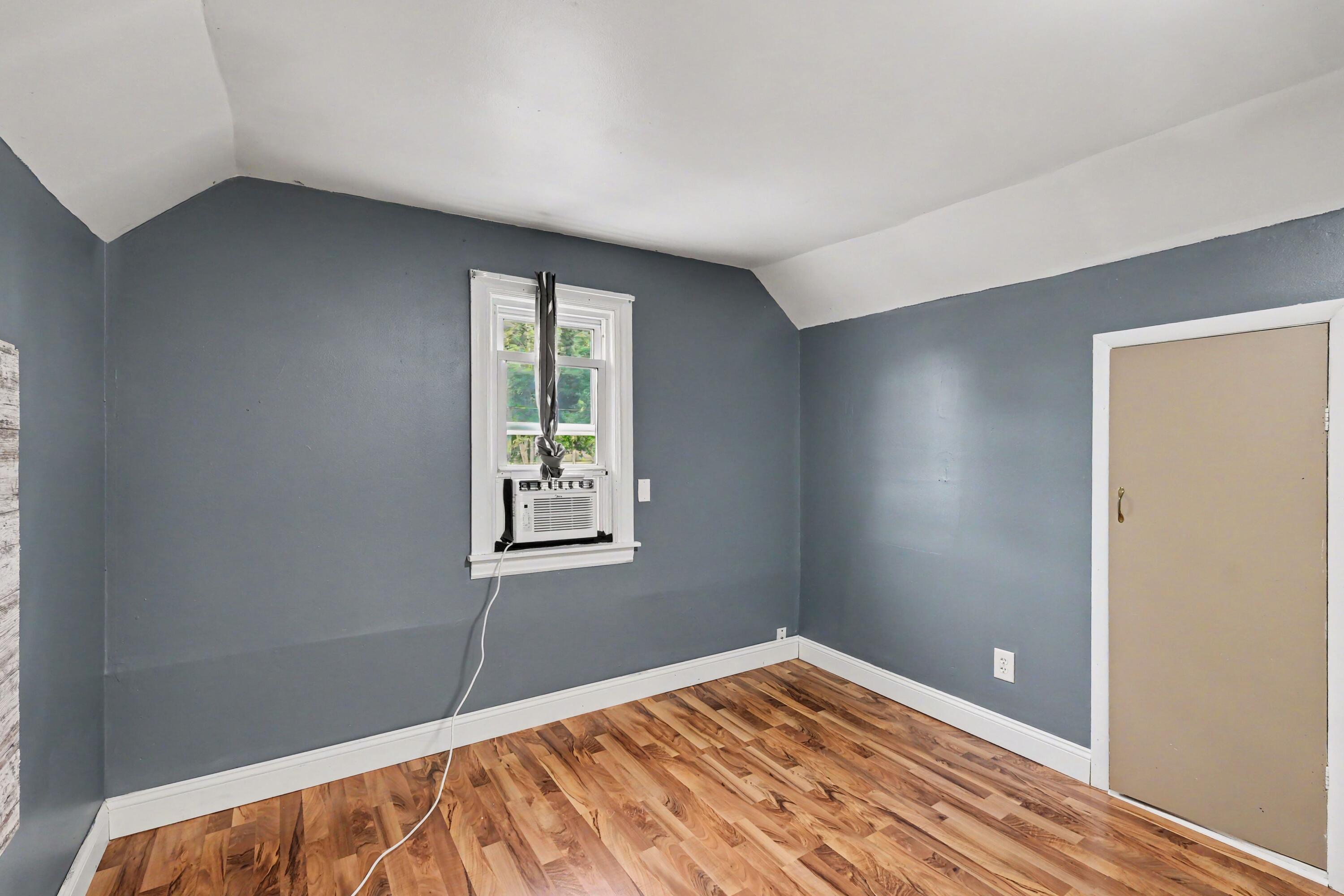 933 Benjamin Avenue NE Grand Rapids MI 49503