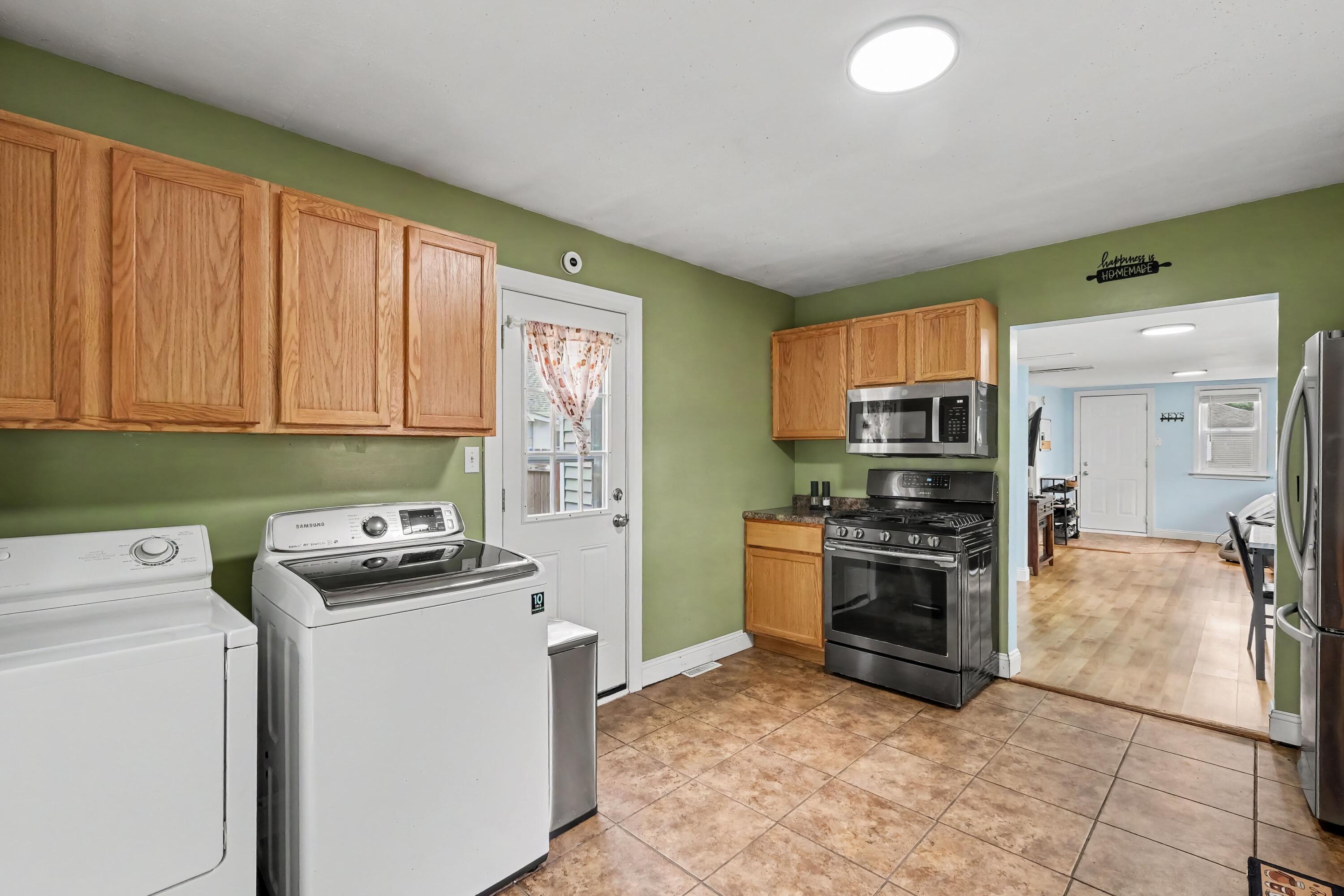 933 Benjamin Avenue NE Grand Rapids MI 49503