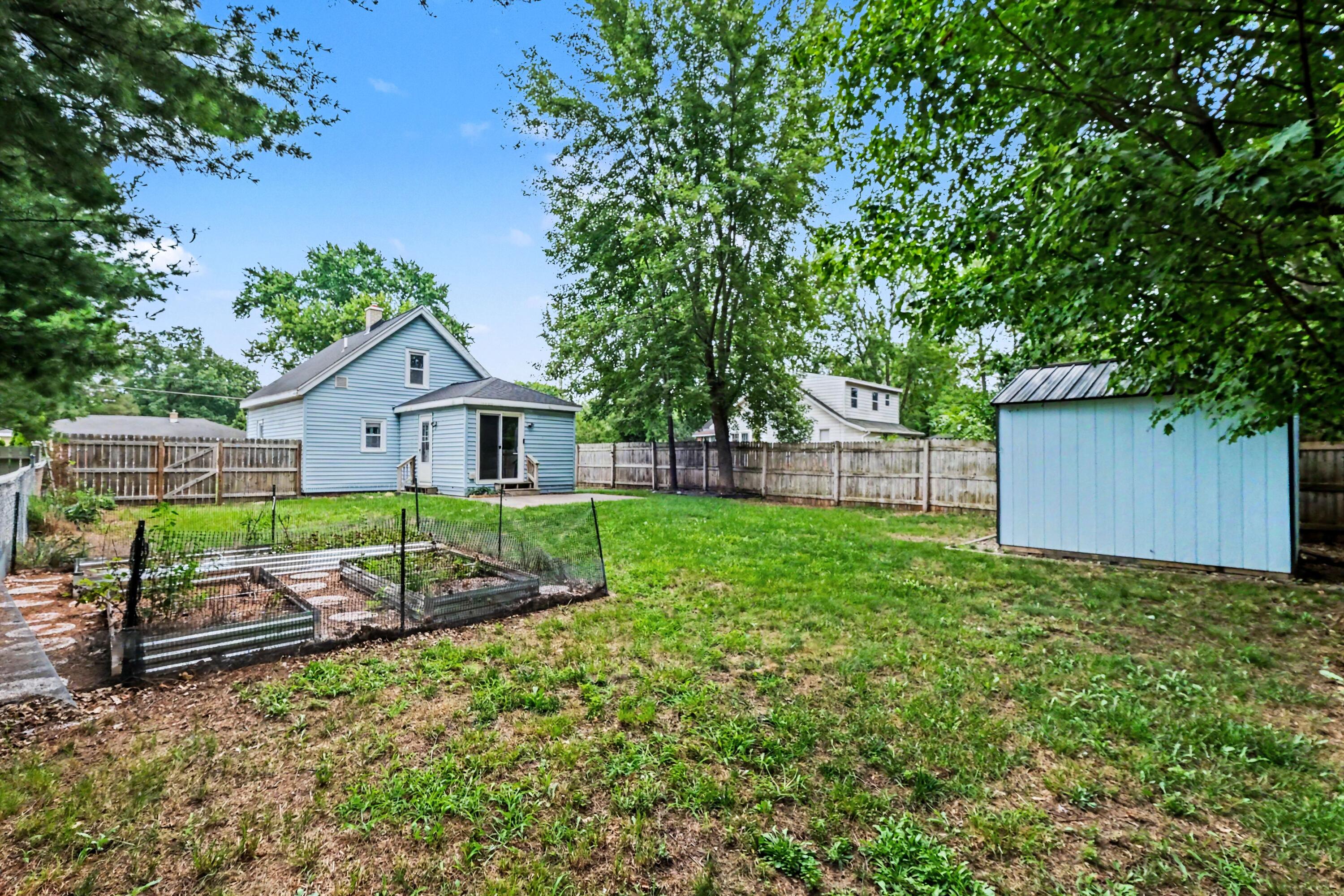 933 Benjamin Avenue NE Grand Rapids MI 49503